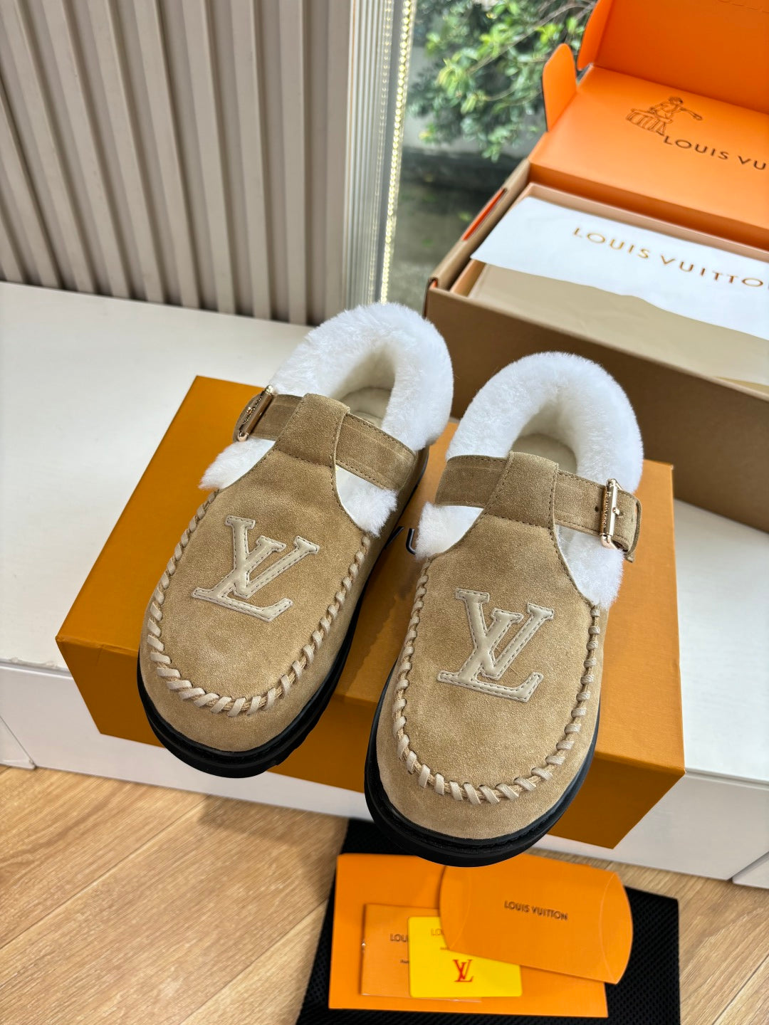 Louis Vuitton Slipper