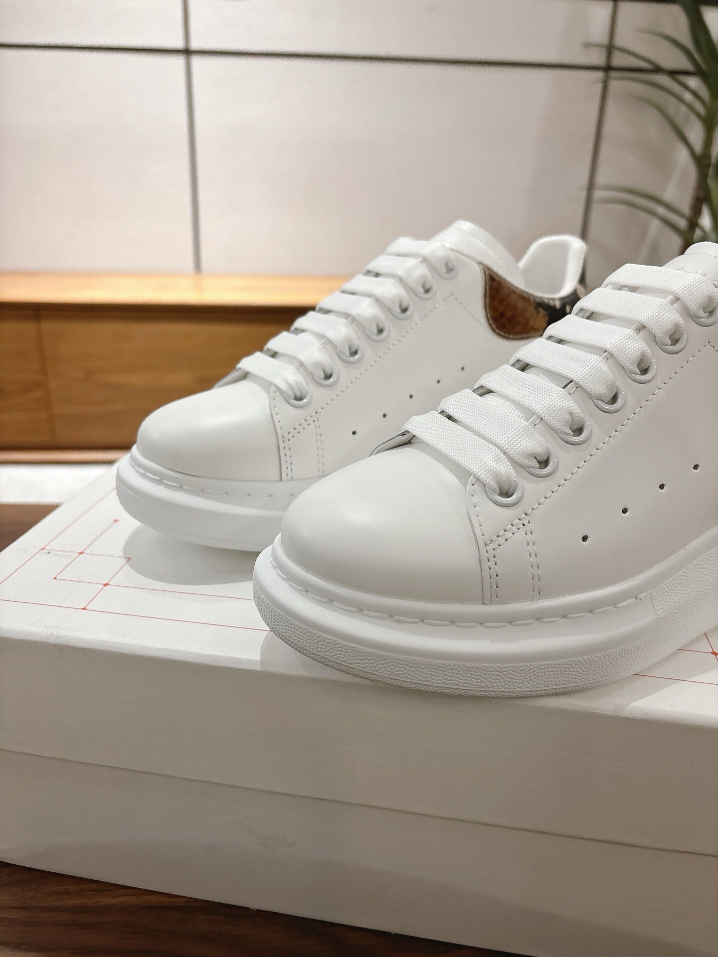 Alexander McQueen Sneaker