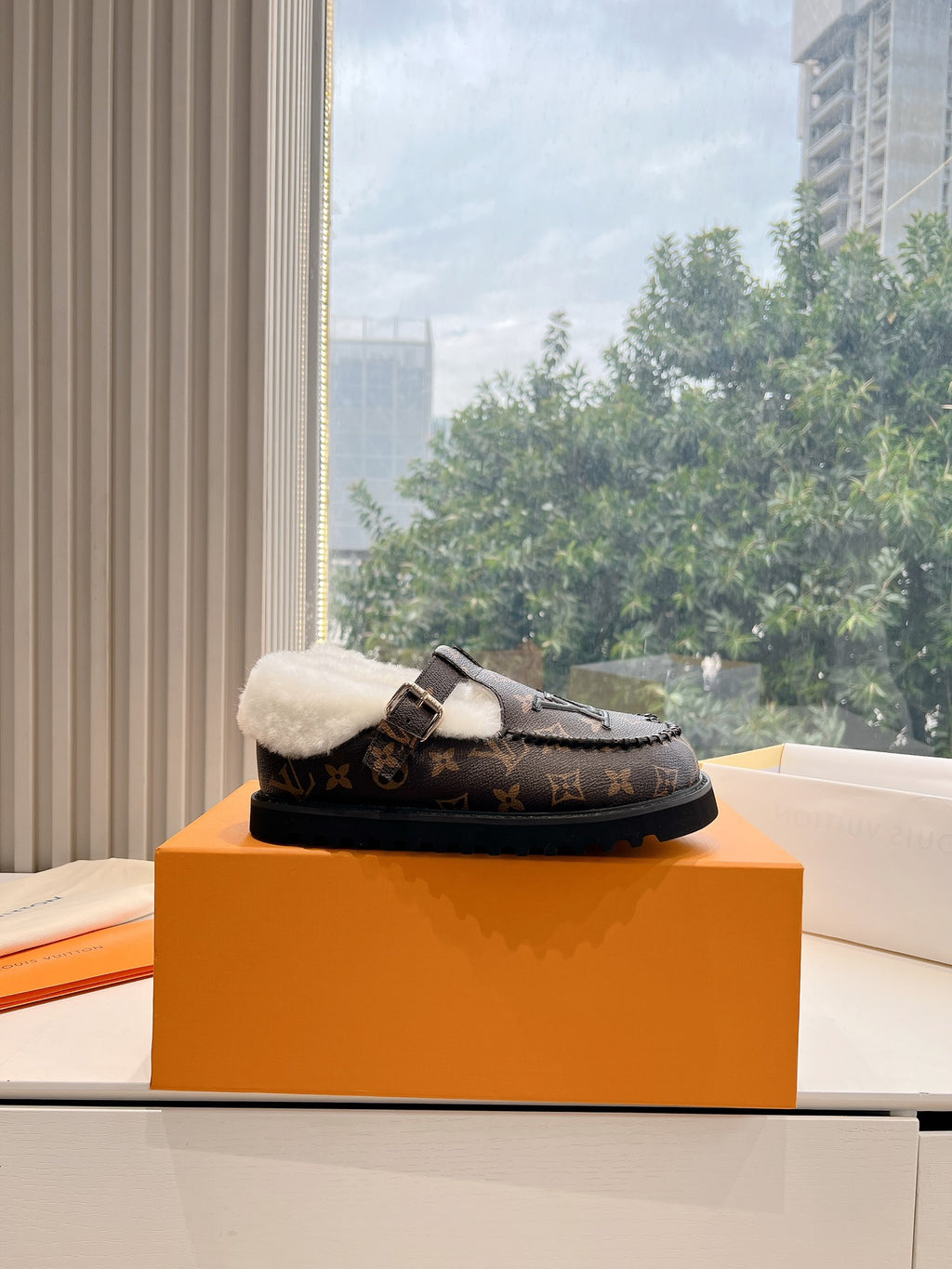 Louis Vuitton Slipper