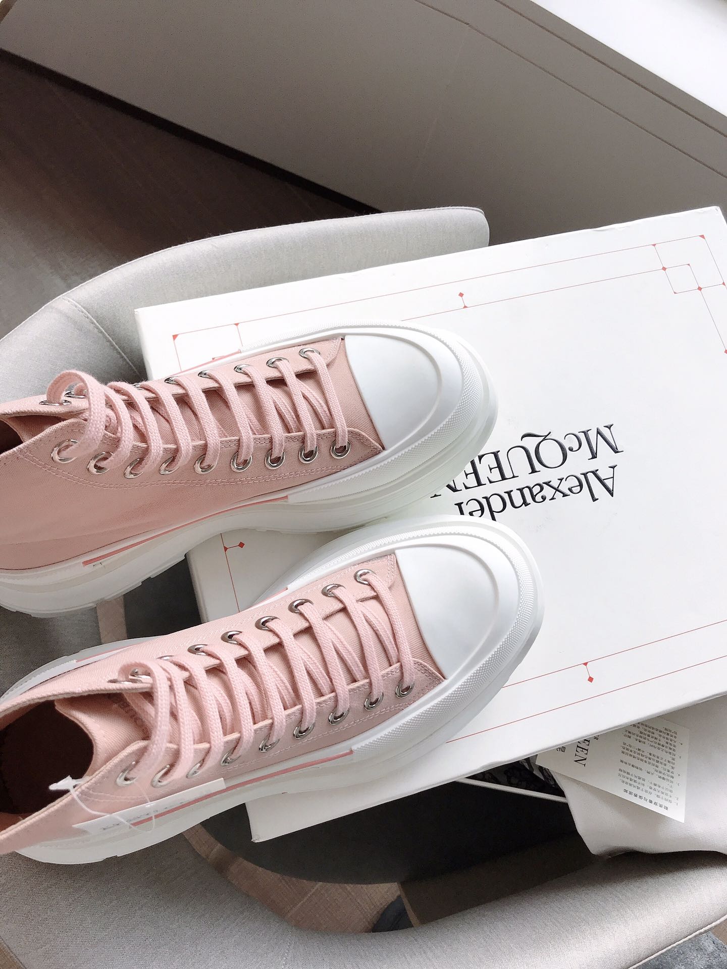 Alexander McQuuen Bot