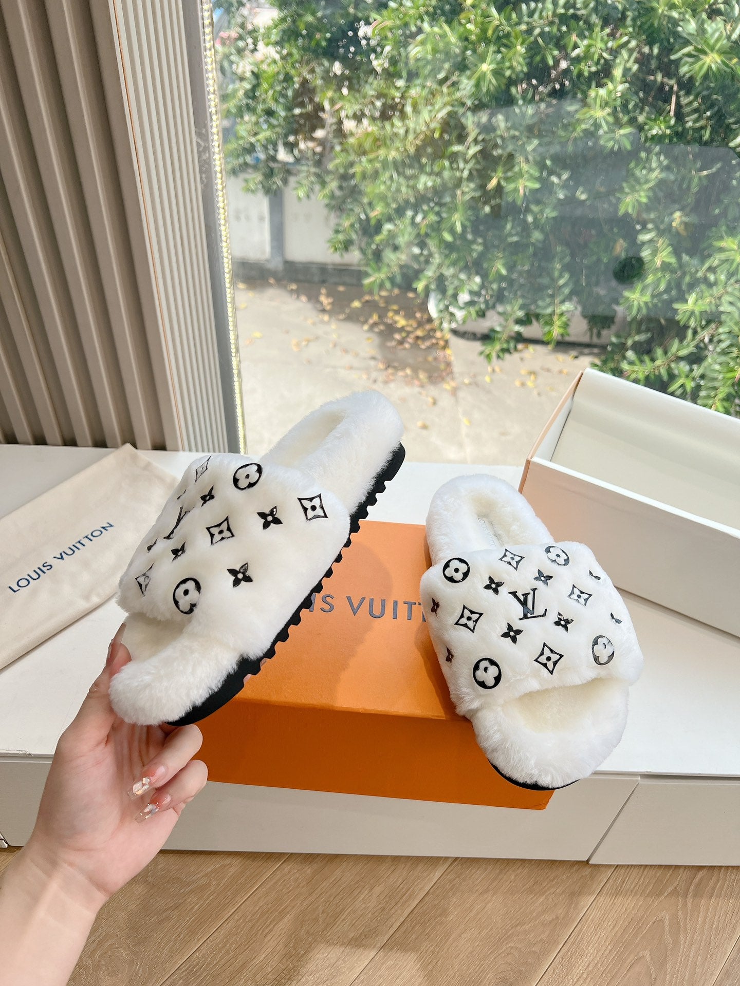 Louis Vuitton Slipper