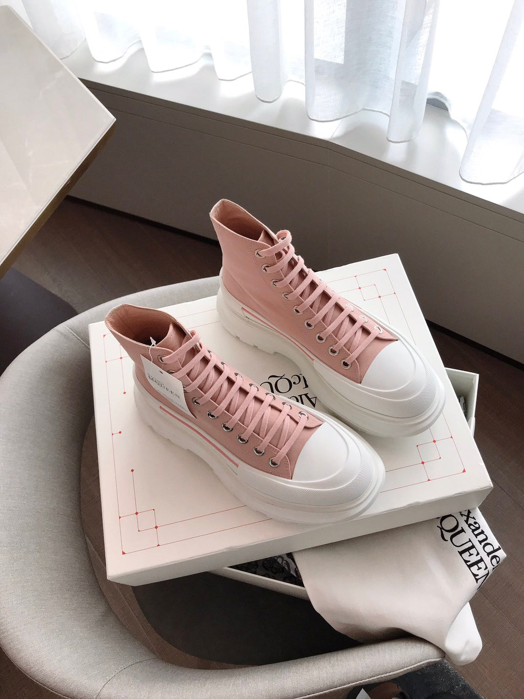 Alexander McQuuen Bot