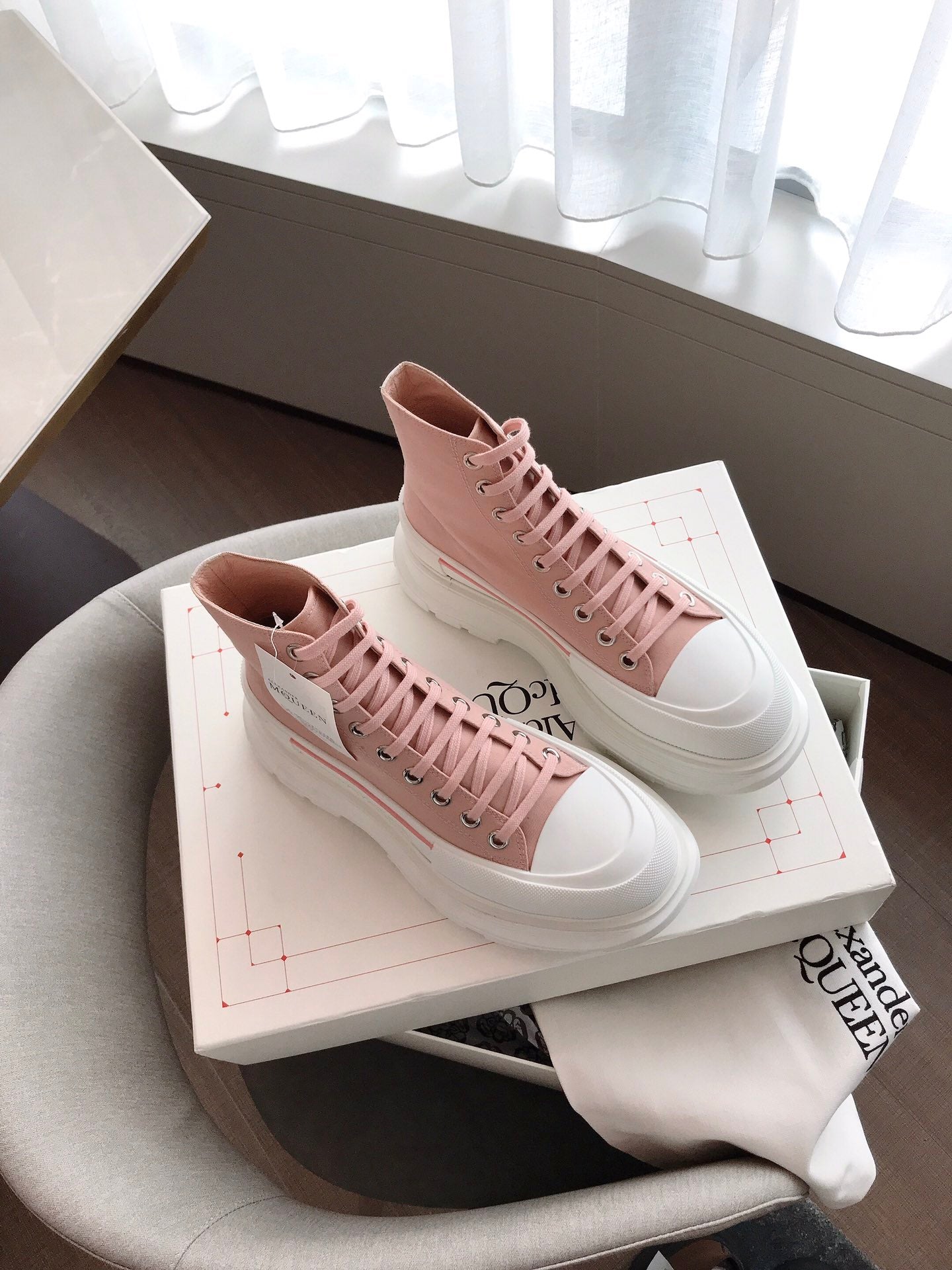 Alexander McQuuen Bot