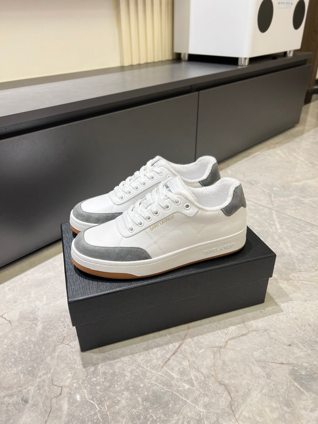 Yves Saint Laurent Sneaker