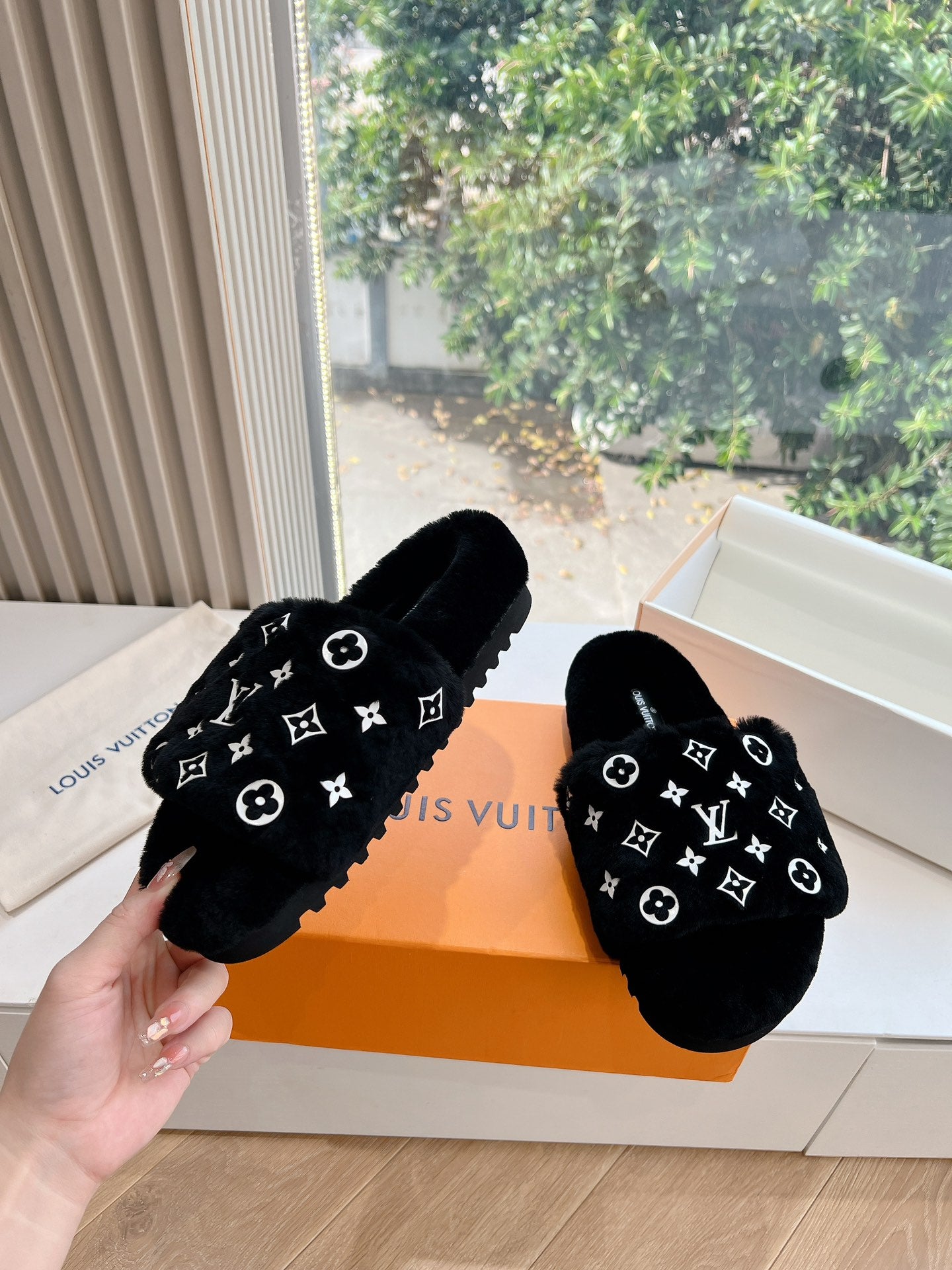 Louis Vuitton Slipper
