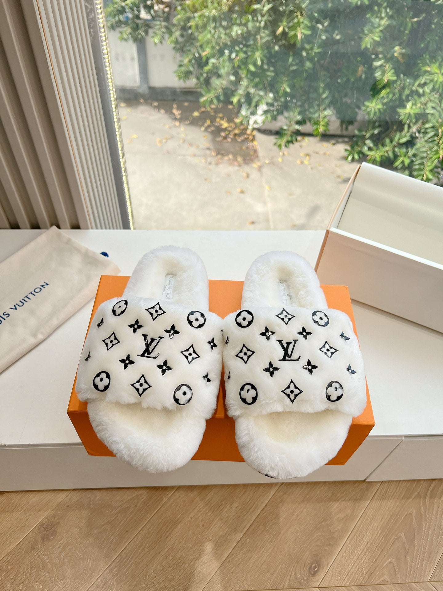 Louis Vuitton Slipper