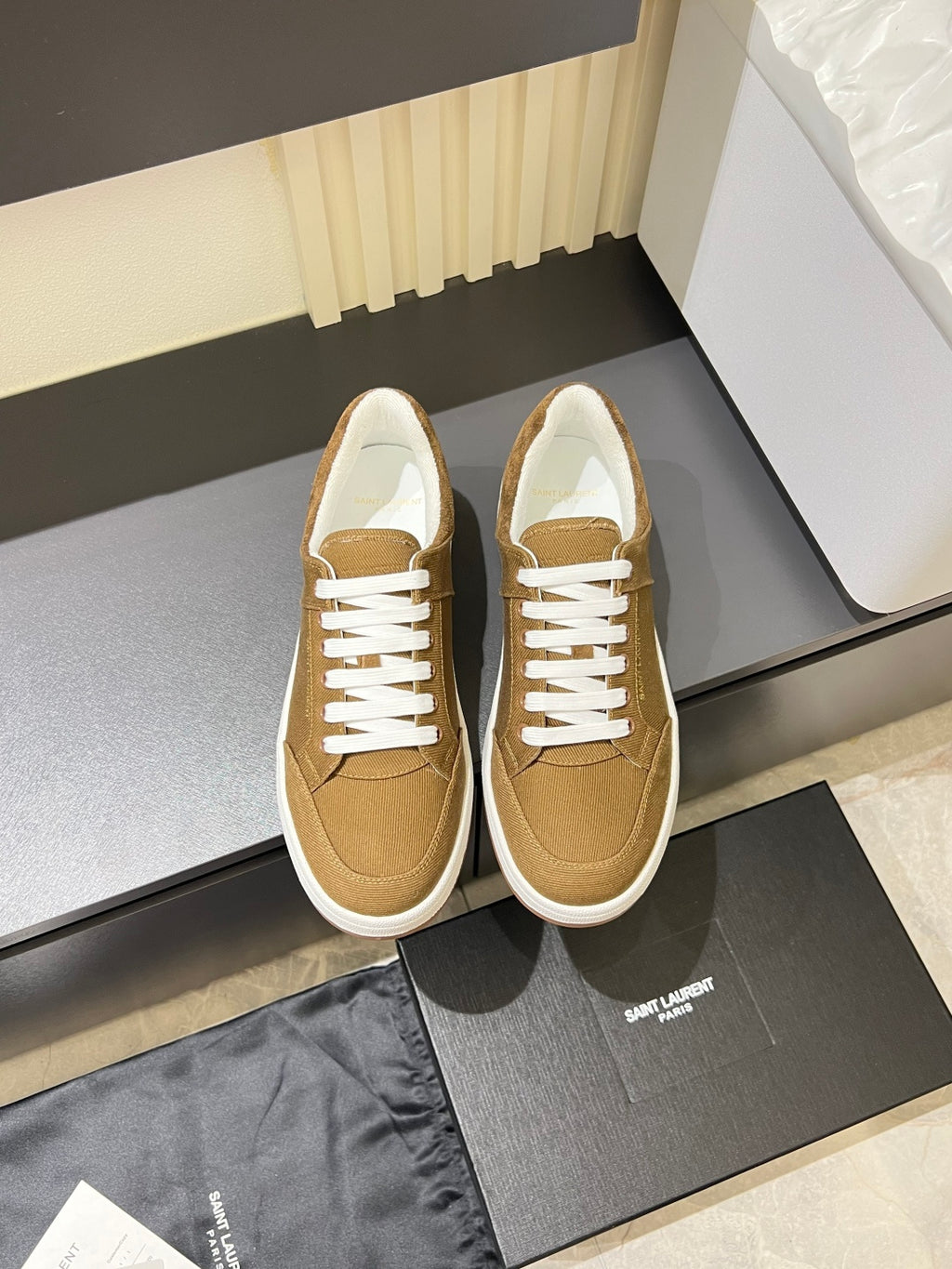 Yves Saint Laurent Sneaker