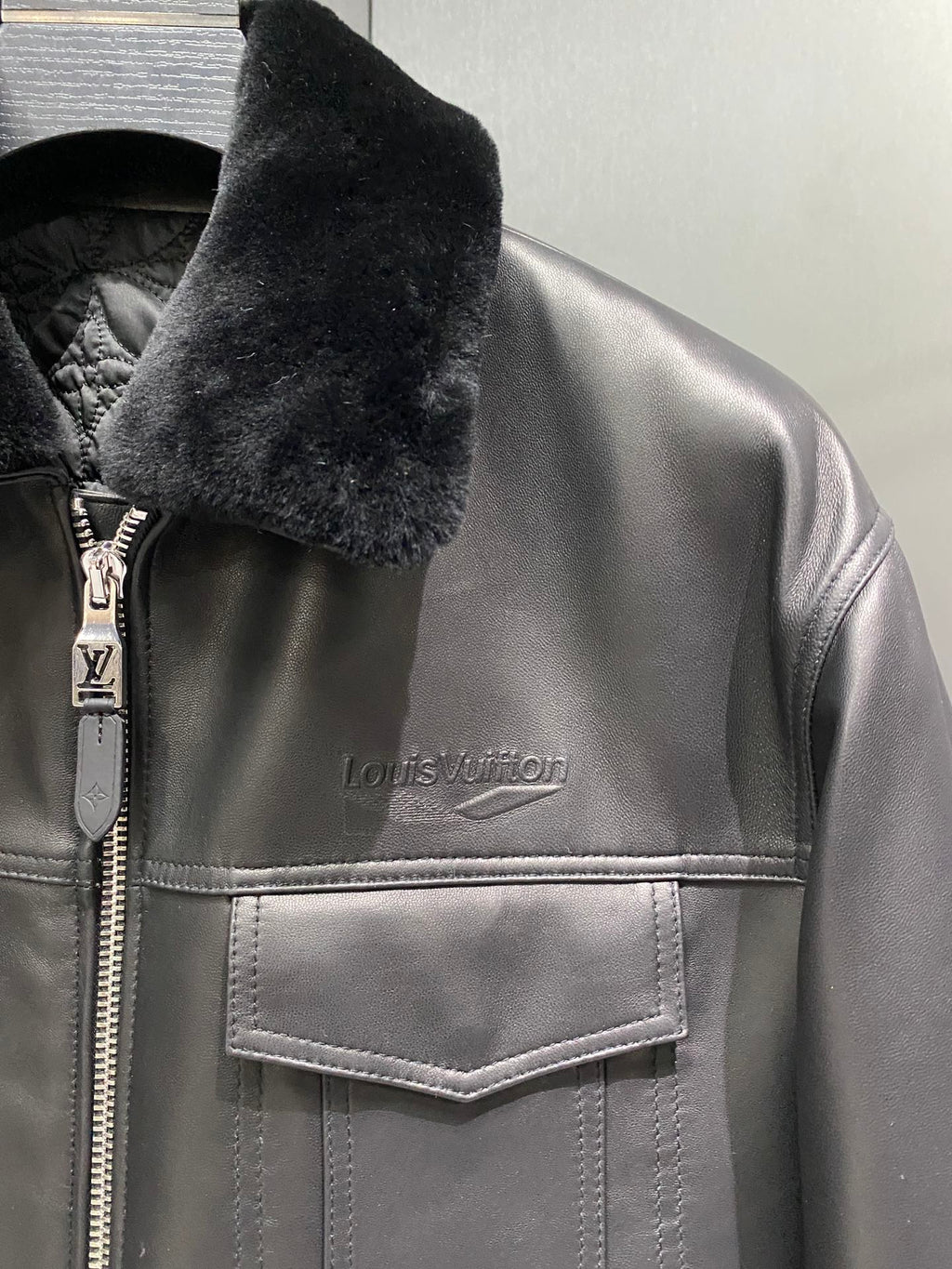 Louis Vuitton Deri Mont