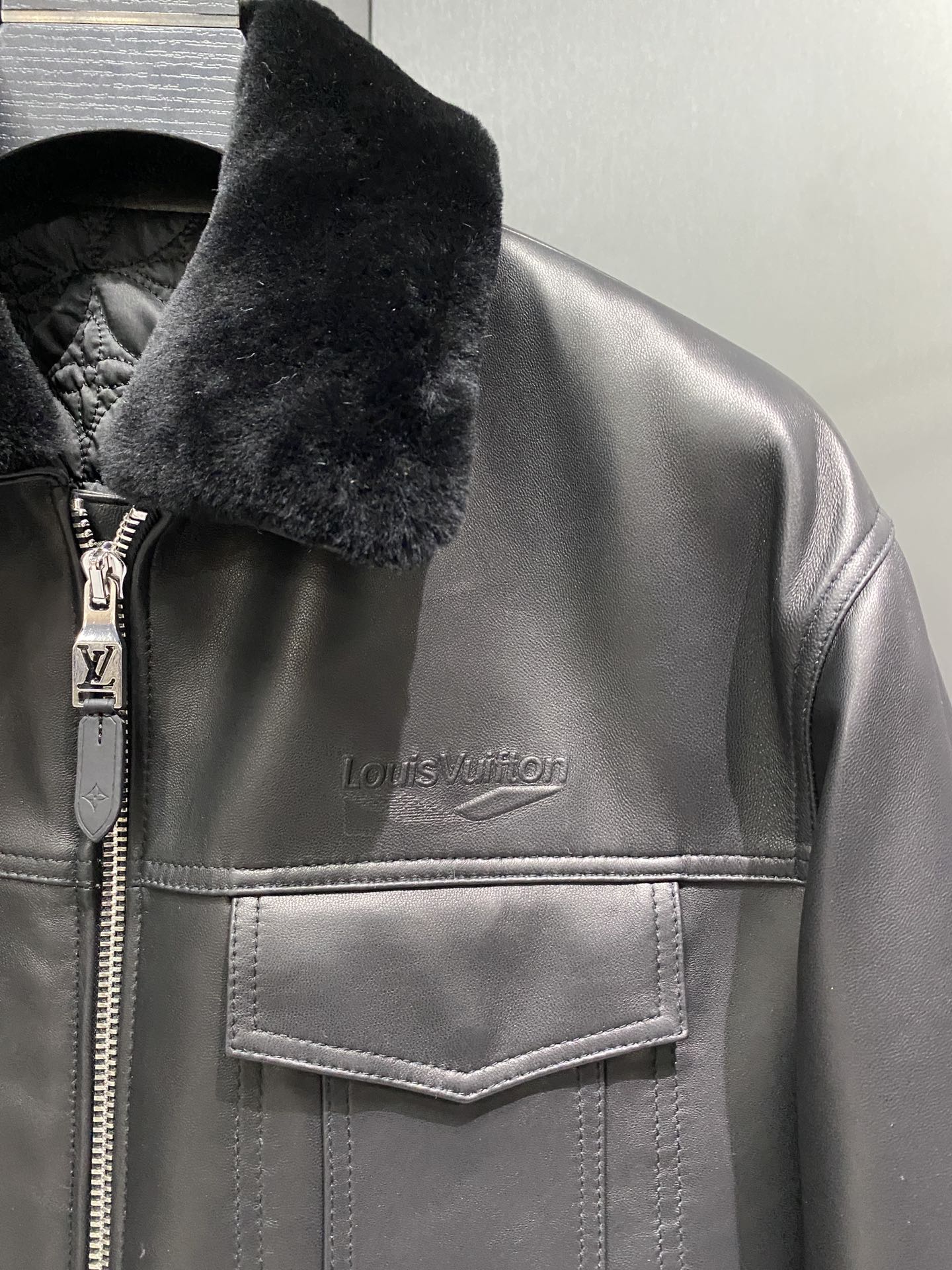 Louis Vuitton Deri Mont