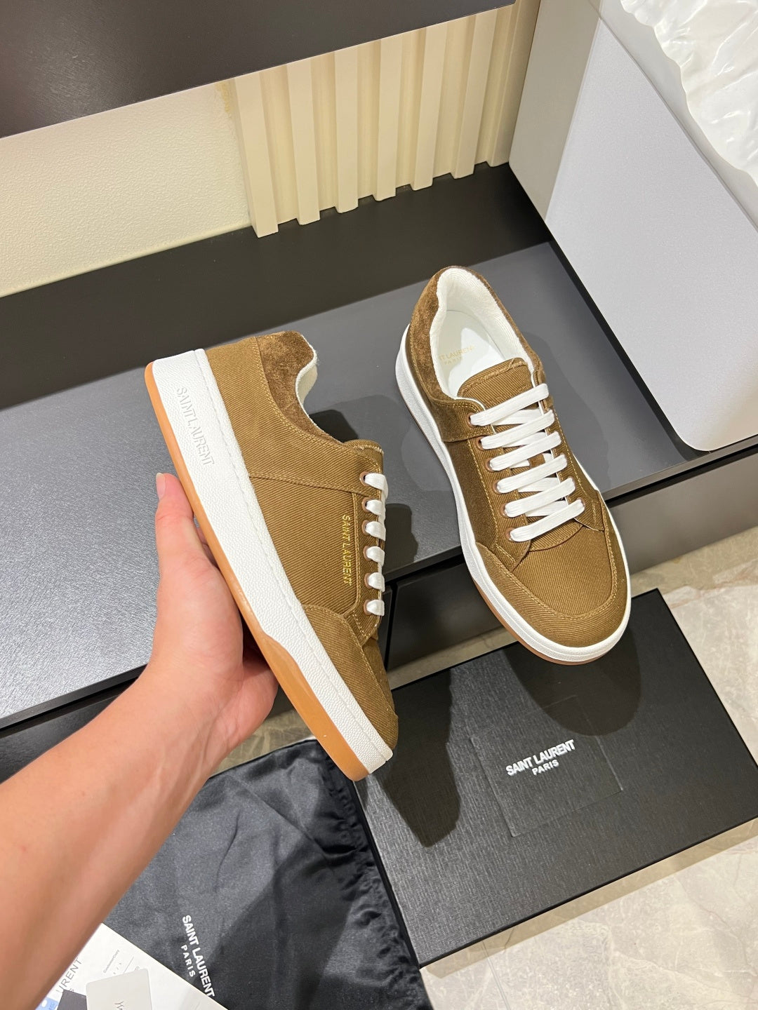 Yves Saint Laurent Sneaker