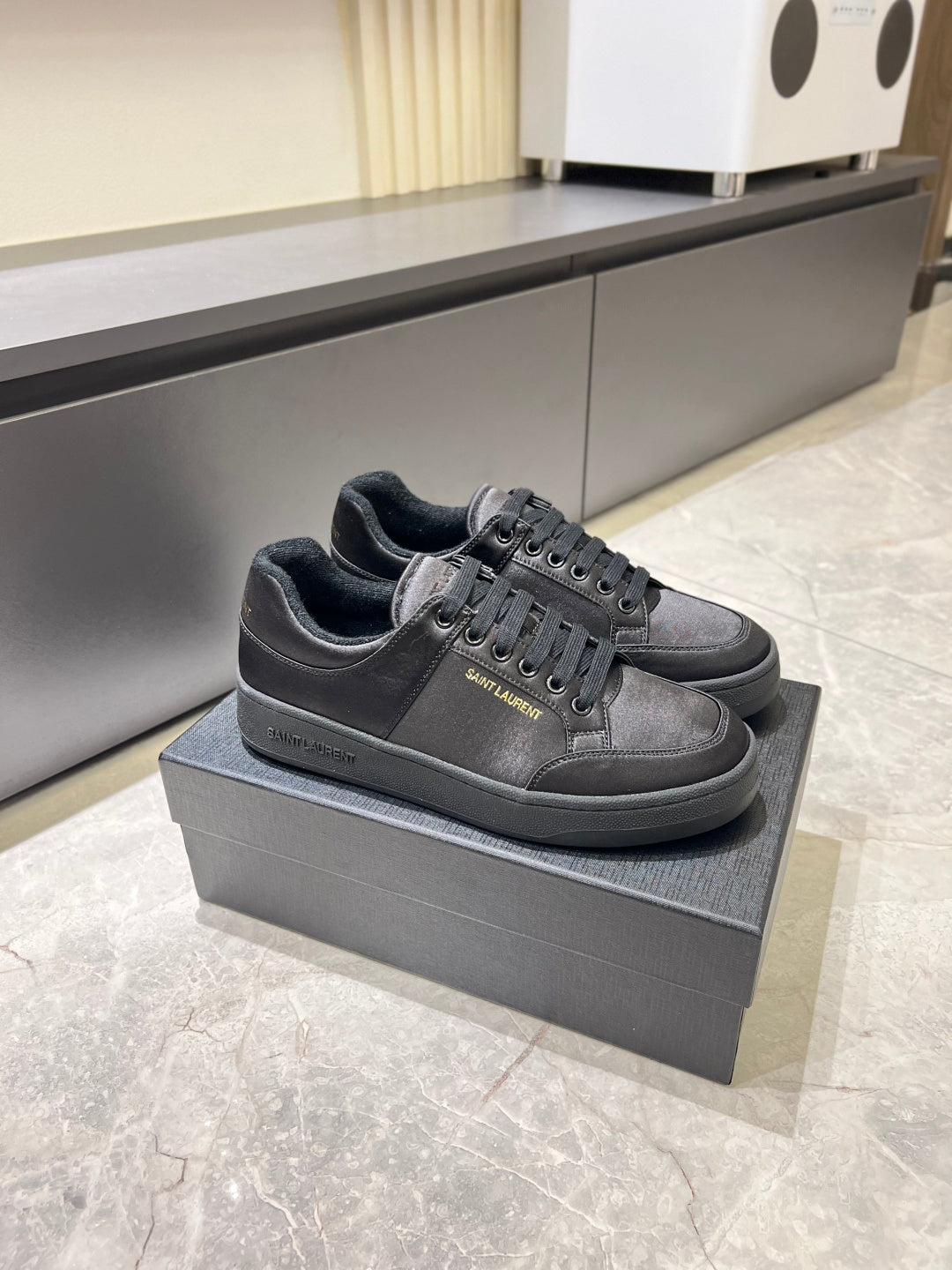 Yves Saint Laurent Sneaker