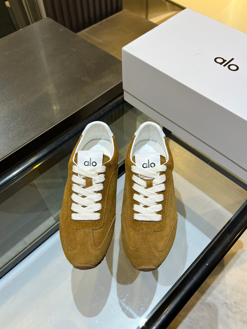 Alo Sneaker