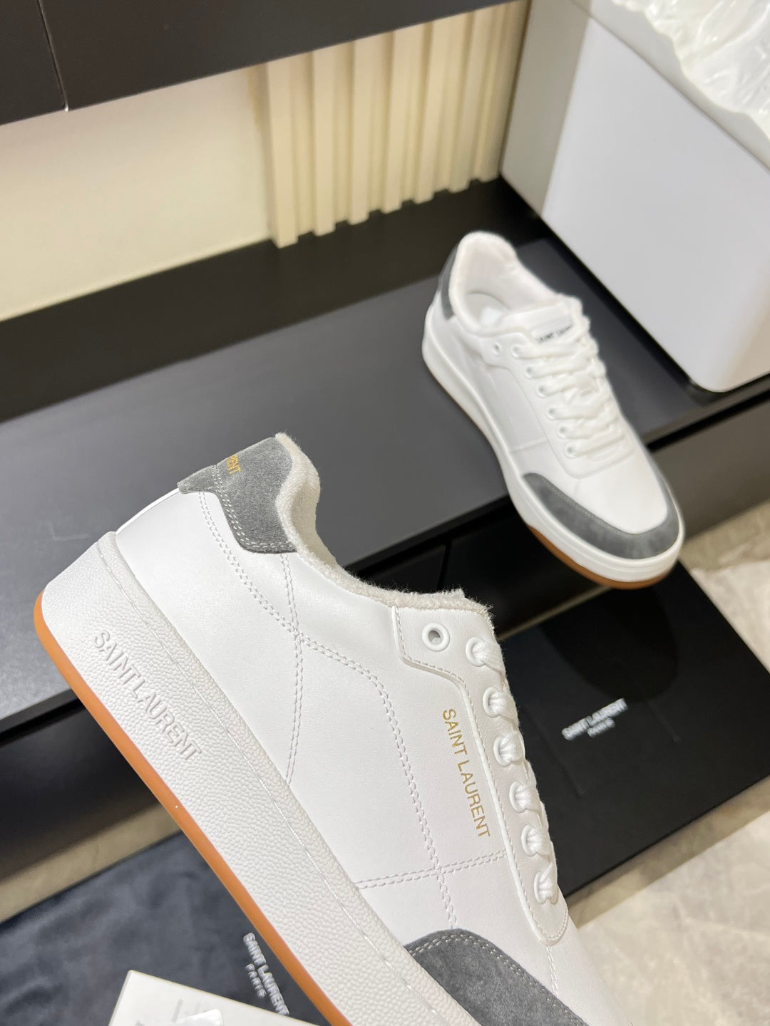 Yves Saint Laurent Sneaker