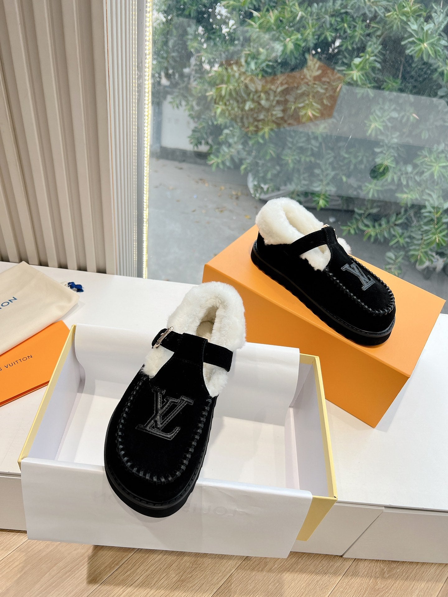 Louis Vuitton Slipper
