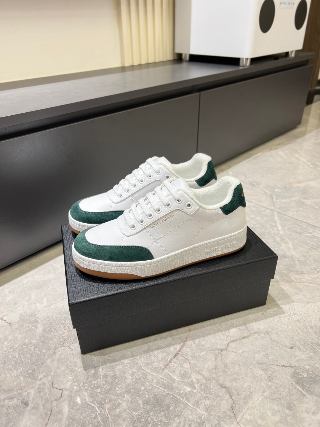 Yves Saint Laurent Sneaker