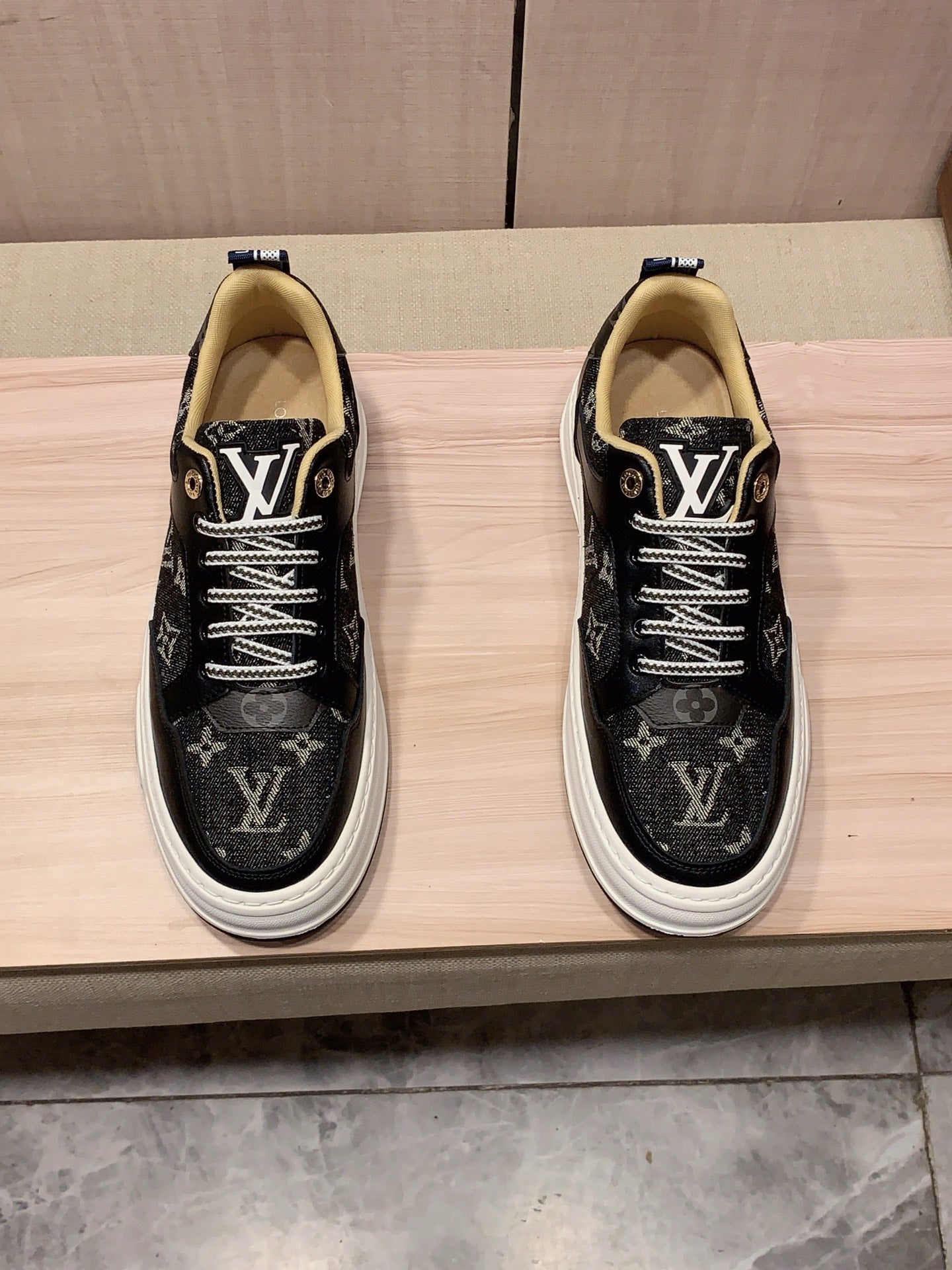 Louis Vuitton Sneaker