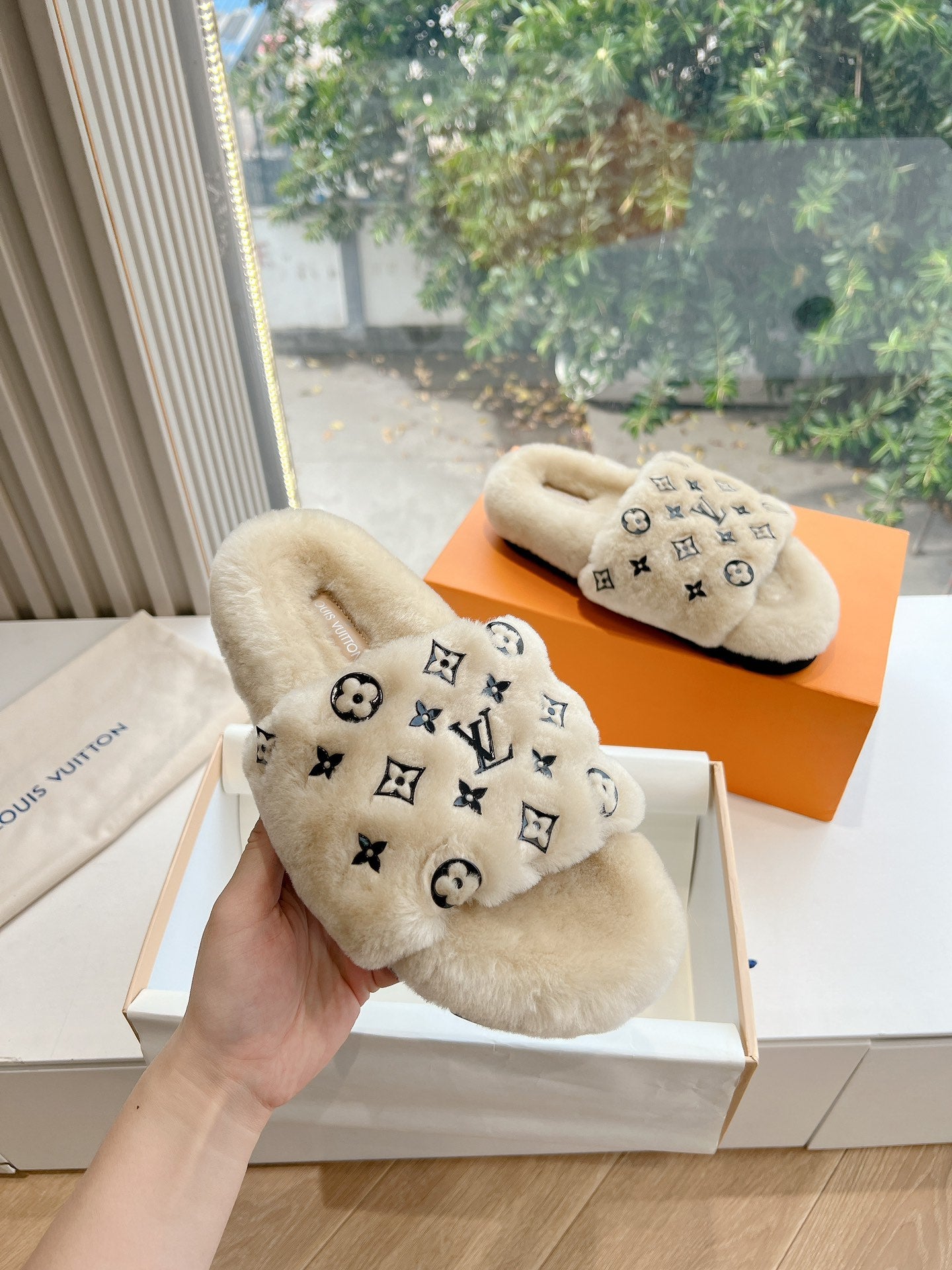 Louis Vuitton Slipper