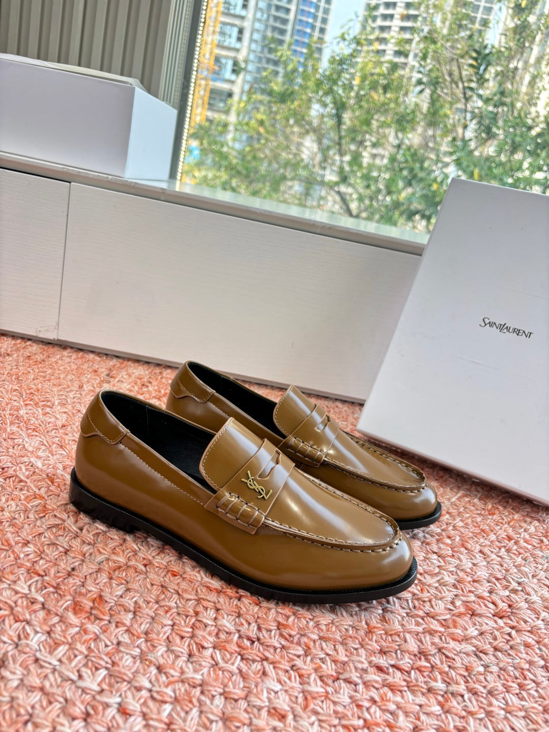 Yves Saint Laurent Loafer