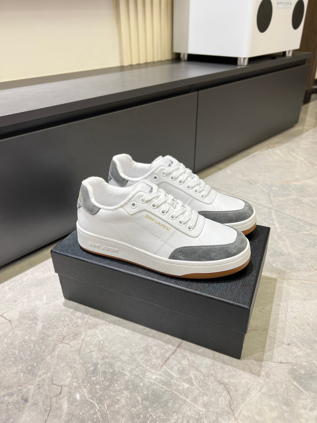 Yves Saint Laurent Sneaker