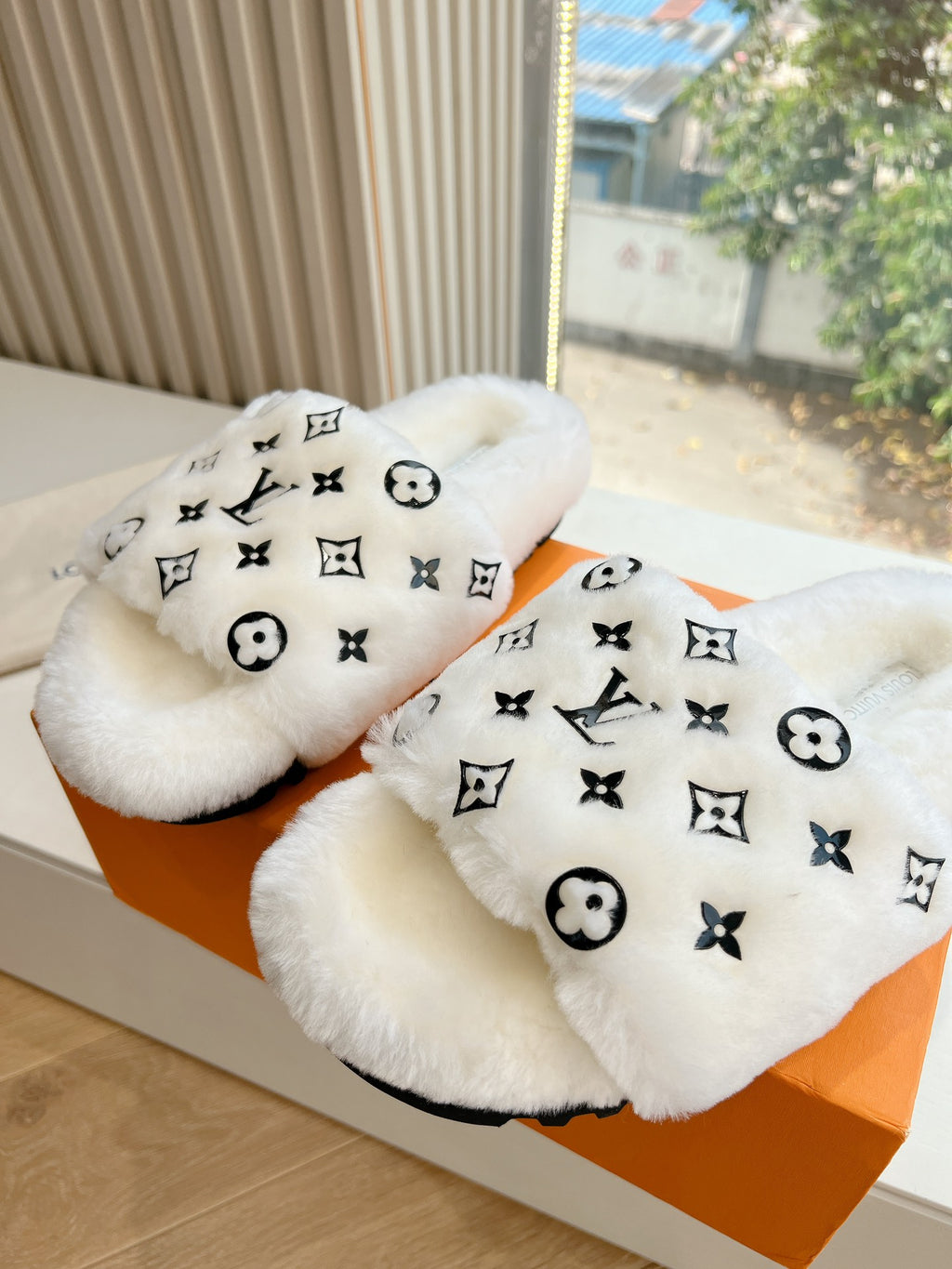 Louis Vuitton Slipper