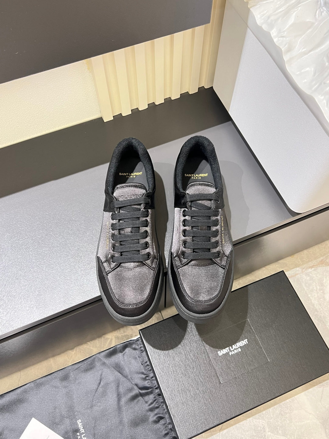 Yves Saint Laurent Sneaker