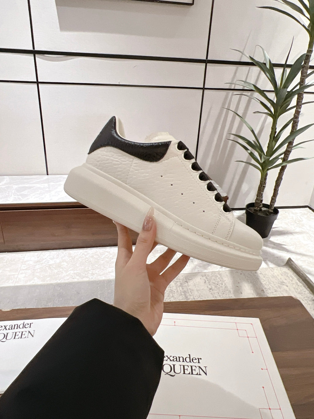 Alexander McQueen Sneaker