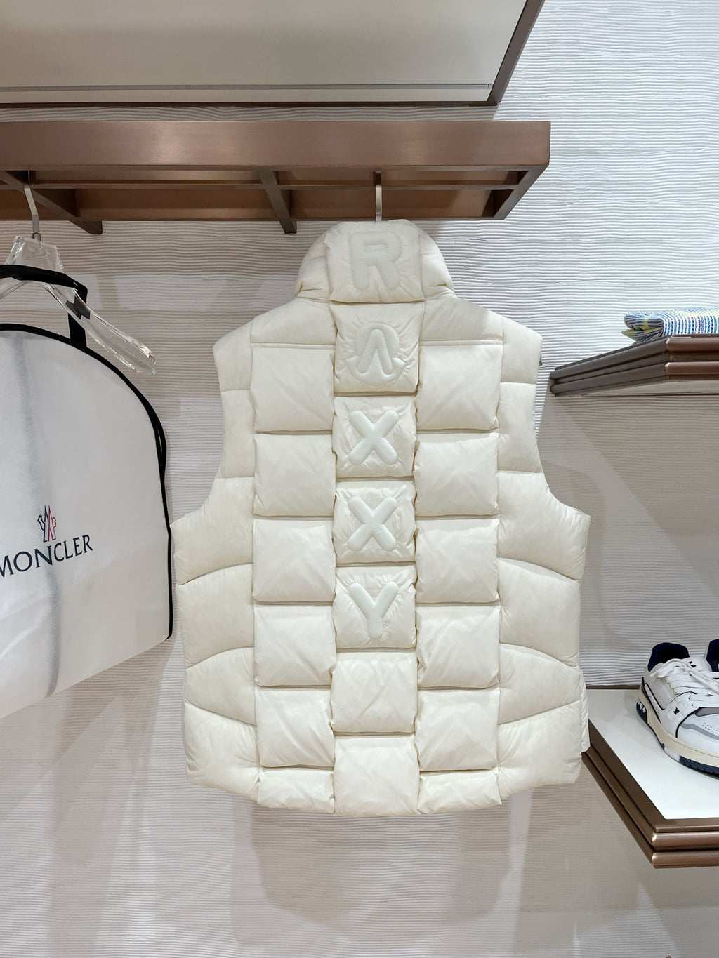 Moncler Yelek