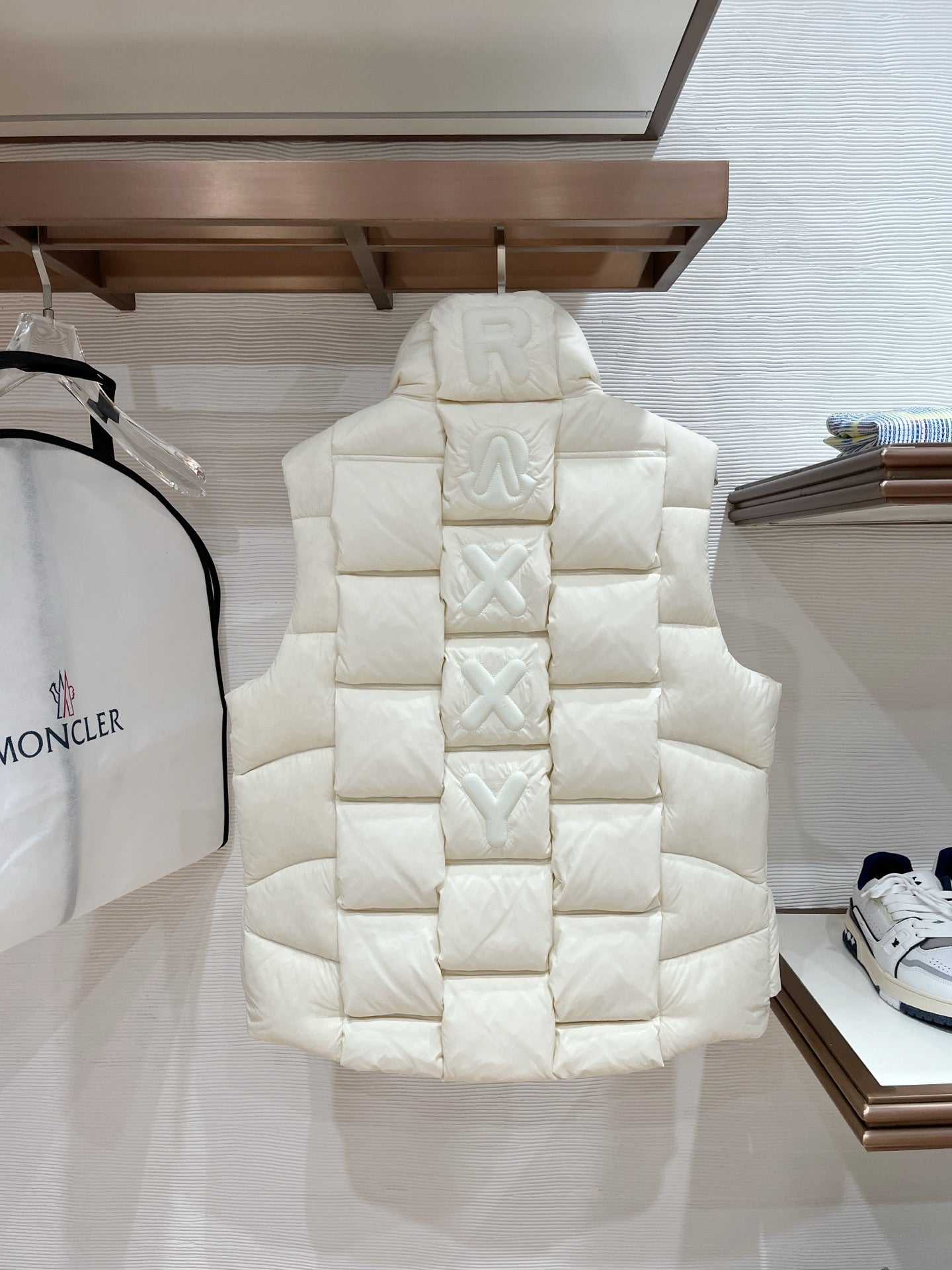 Moncler Yelek