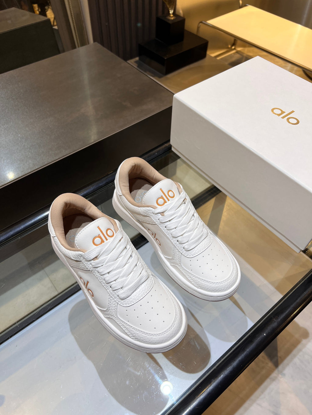 Alo Sneaker