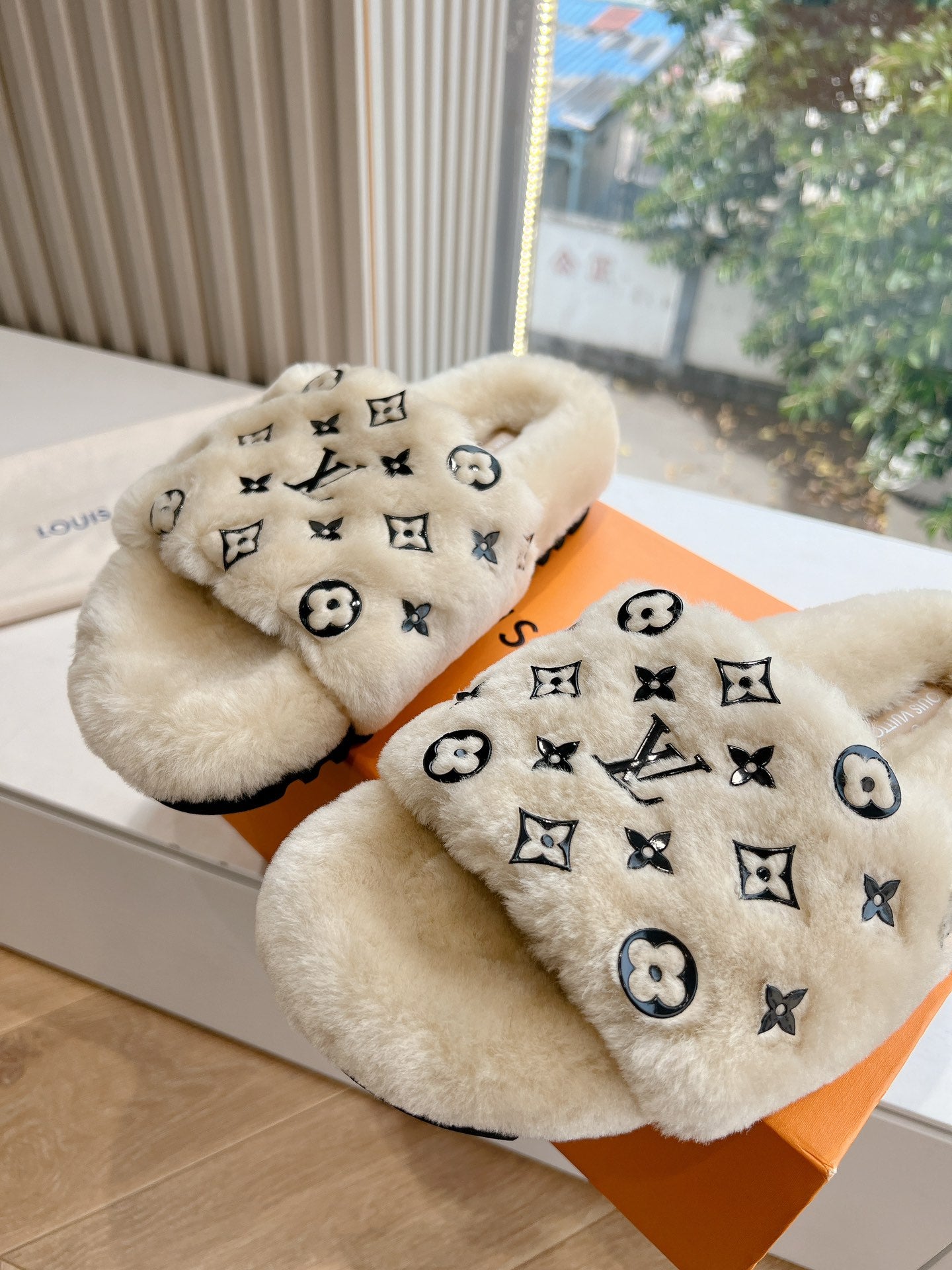 Louis Vuitton Slipper