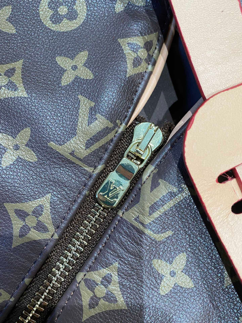 Louis Vuitton Deri Mont