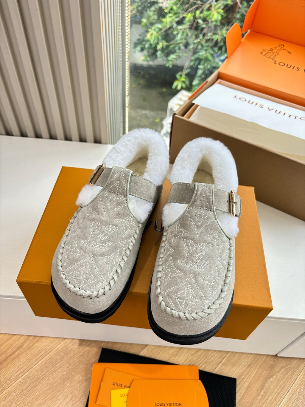 Louis Vuitton Slipper