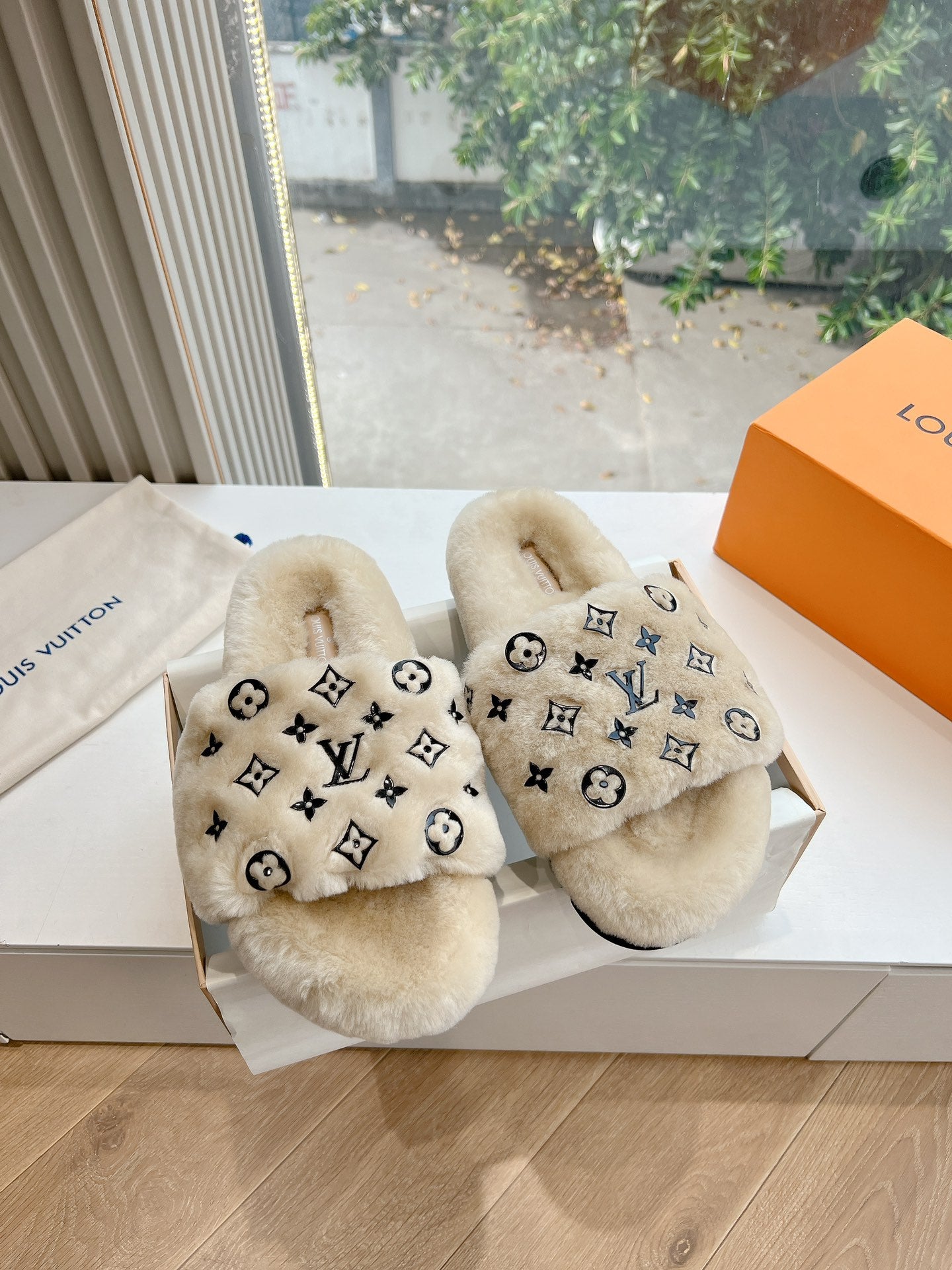 Louis Vuitton Slipper