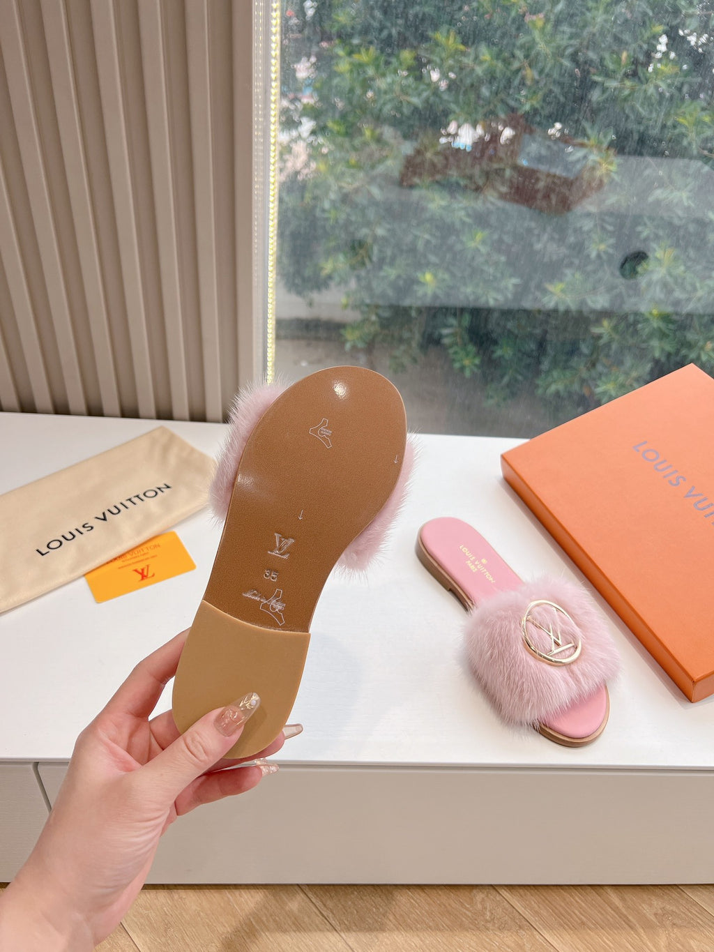 Louis Vuitton Slipper