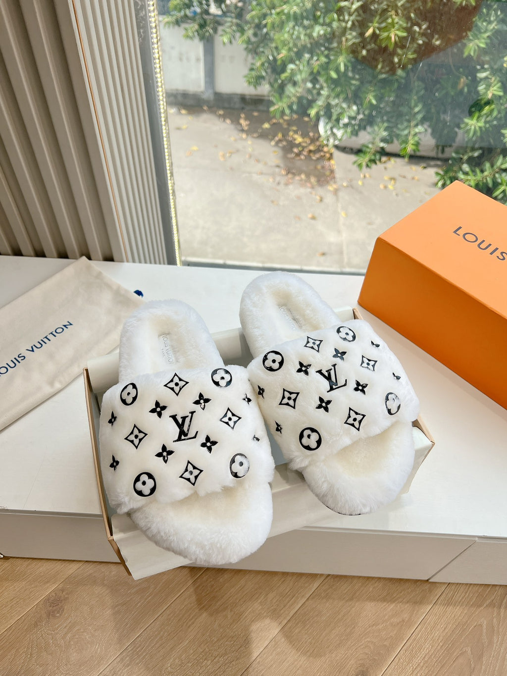 Louis Vuitton Slipper