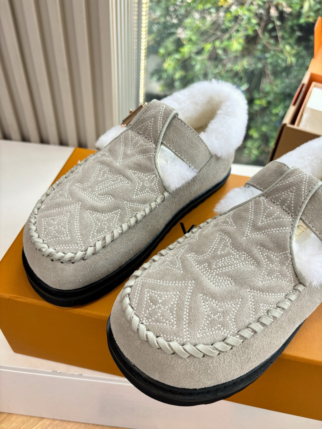 Louis Vuitton Slipper