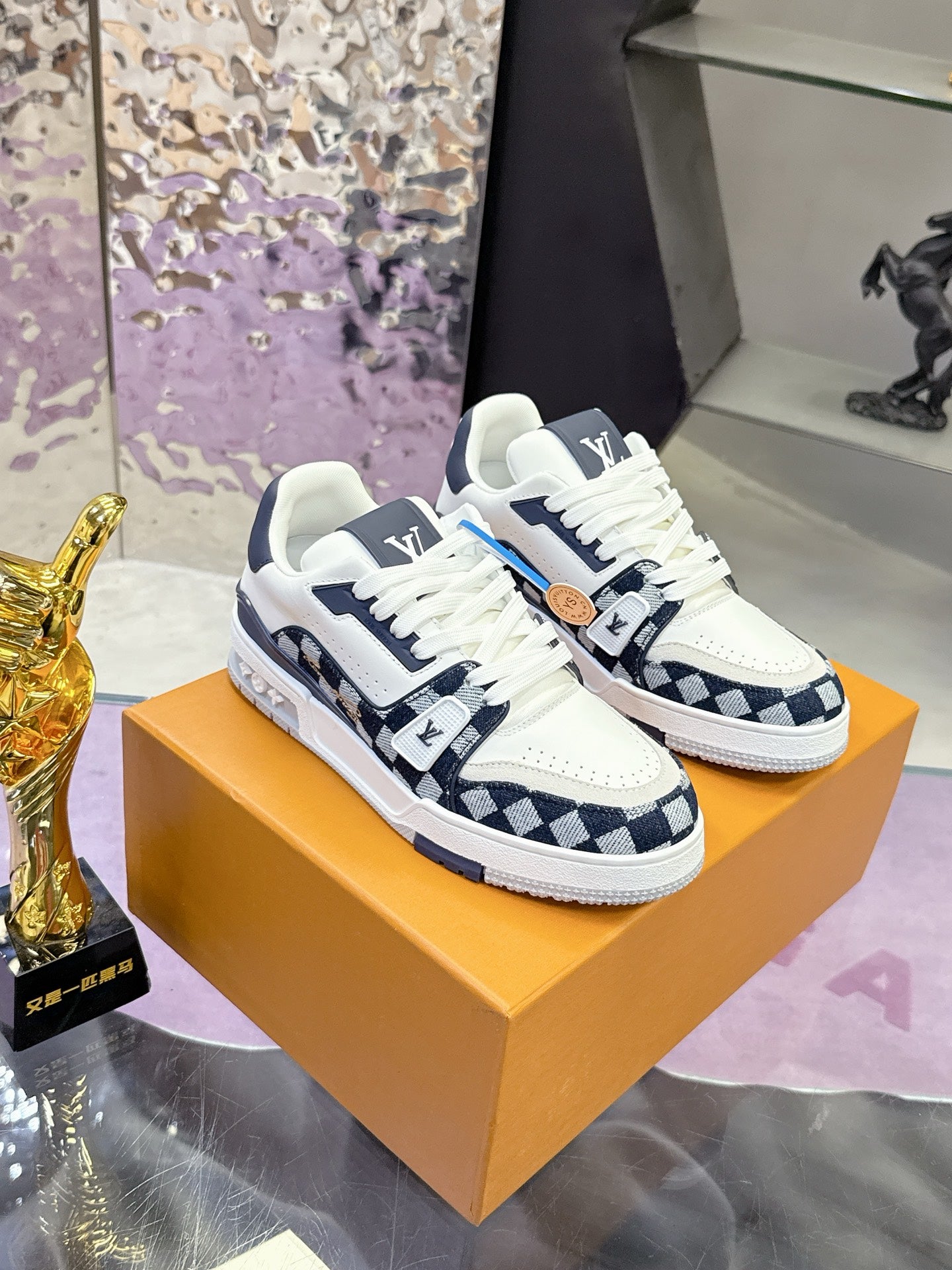 Louis Vuitton Sneaker