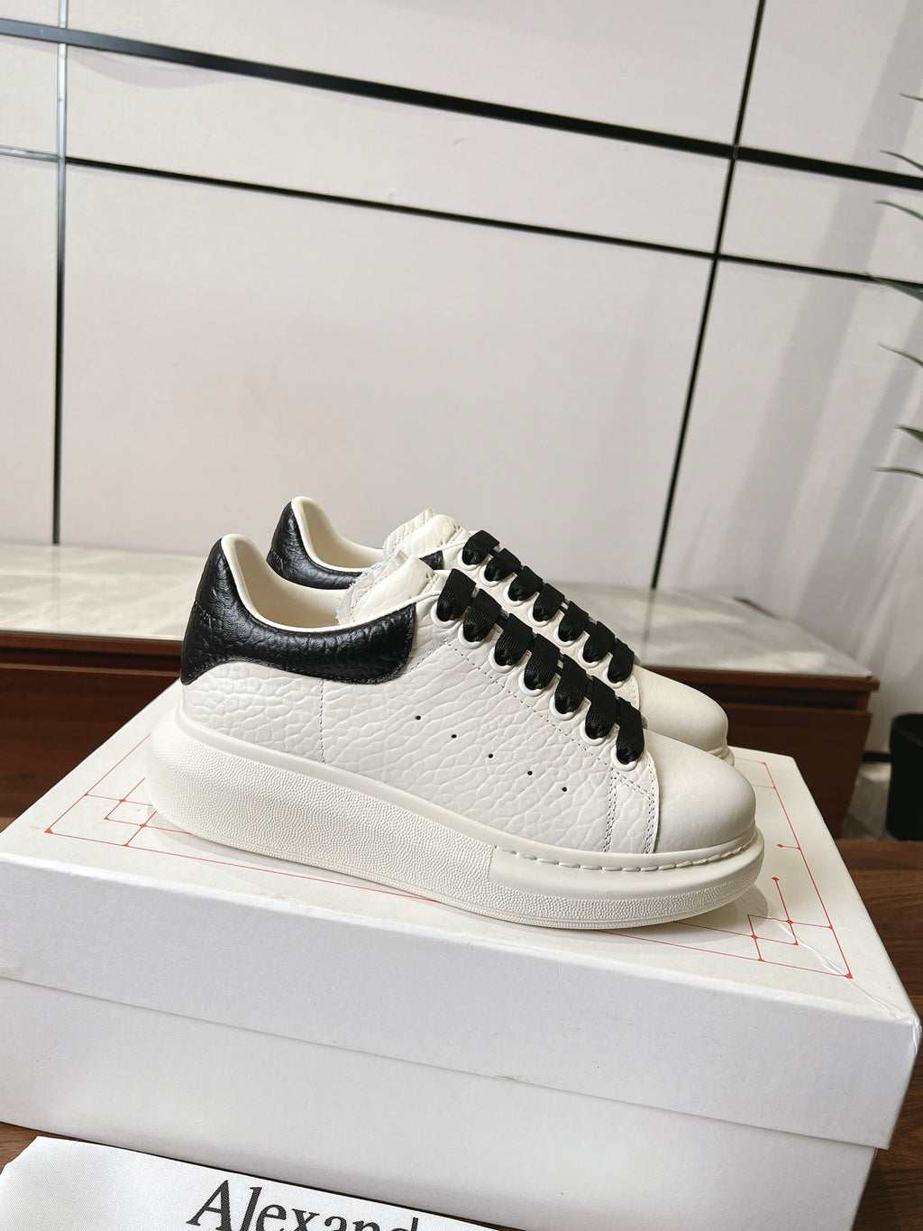 Alexander McQueen Sneaker