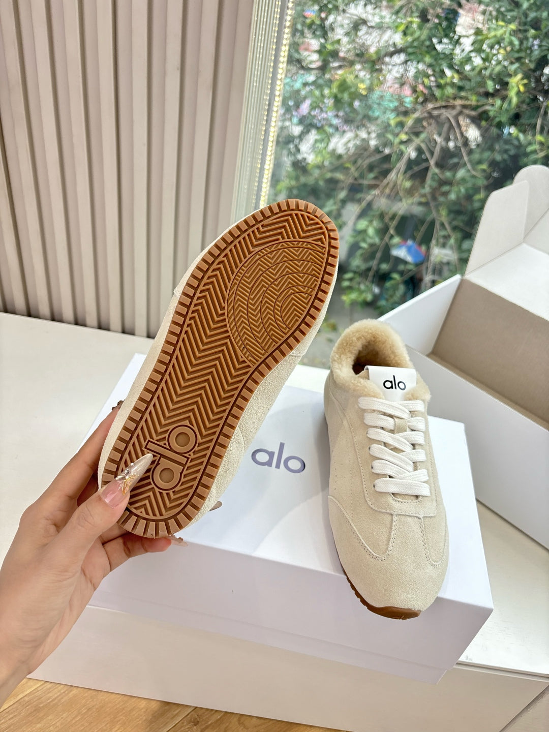 Alo Yoga Sneaker