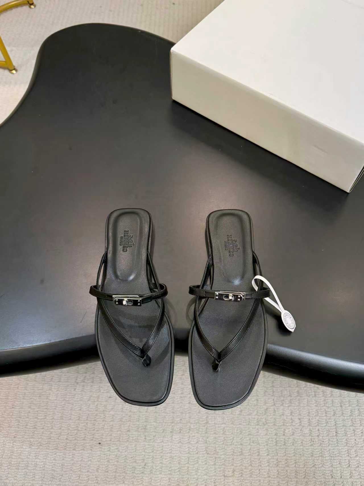 Hermes Slipper