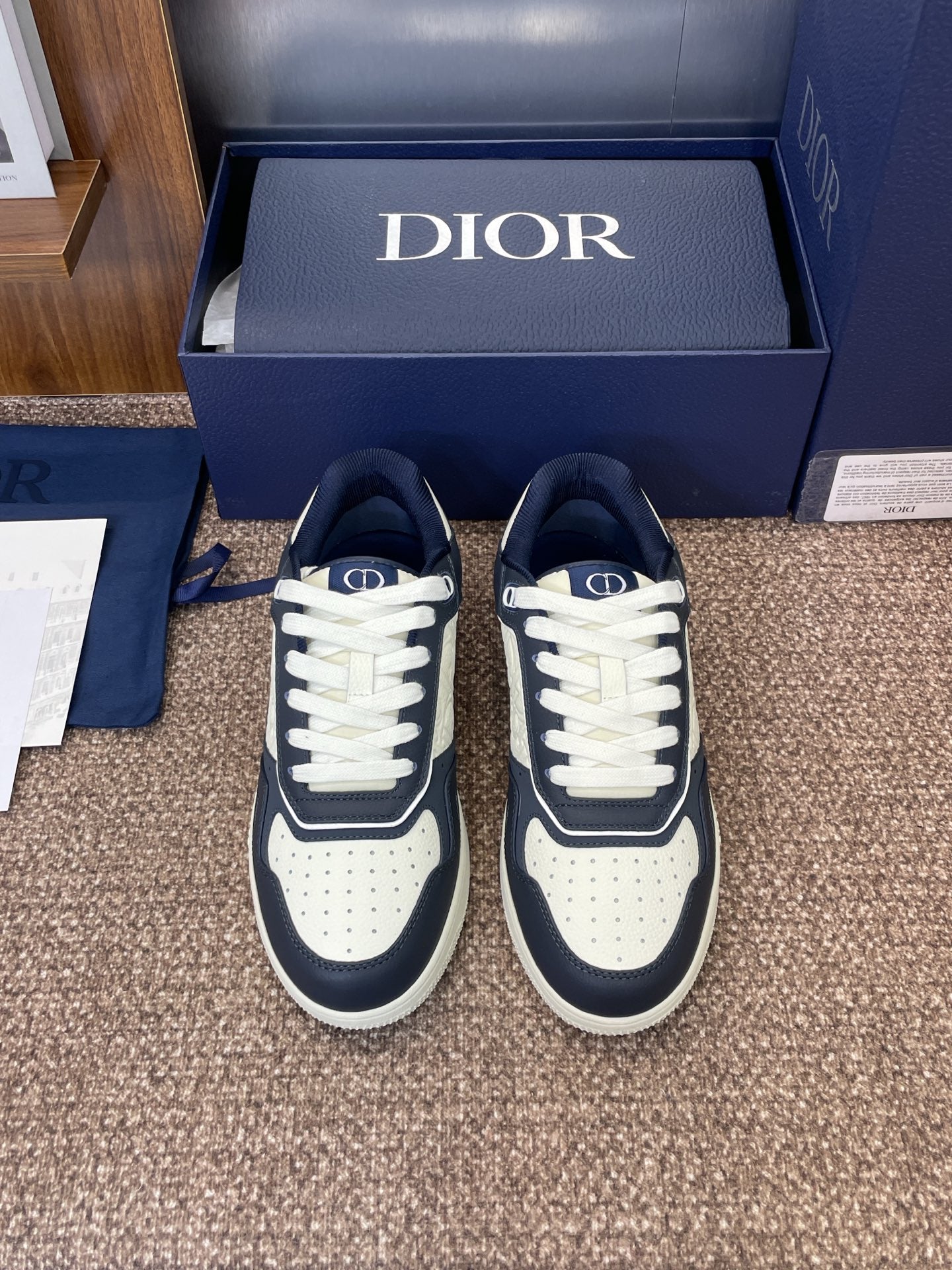 Dior sneaker