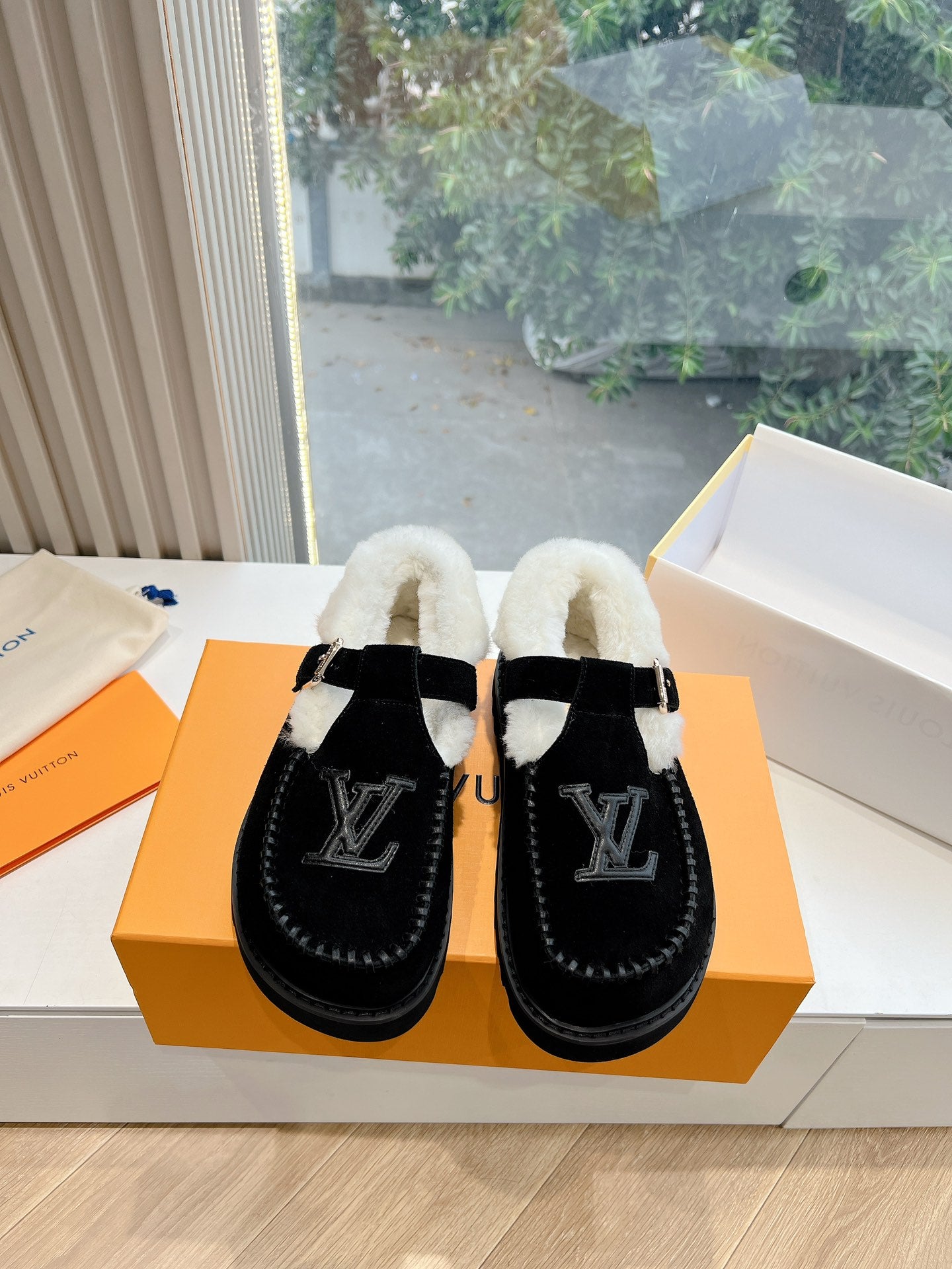 Louis Vuitton Slipper