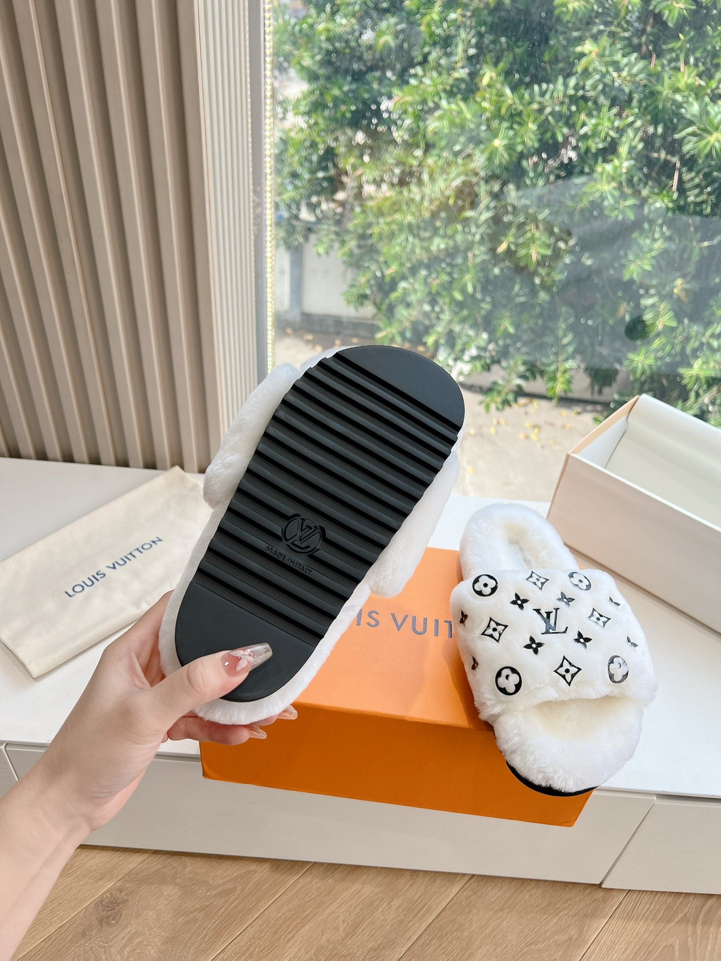 Louis Vuitton Slipper
