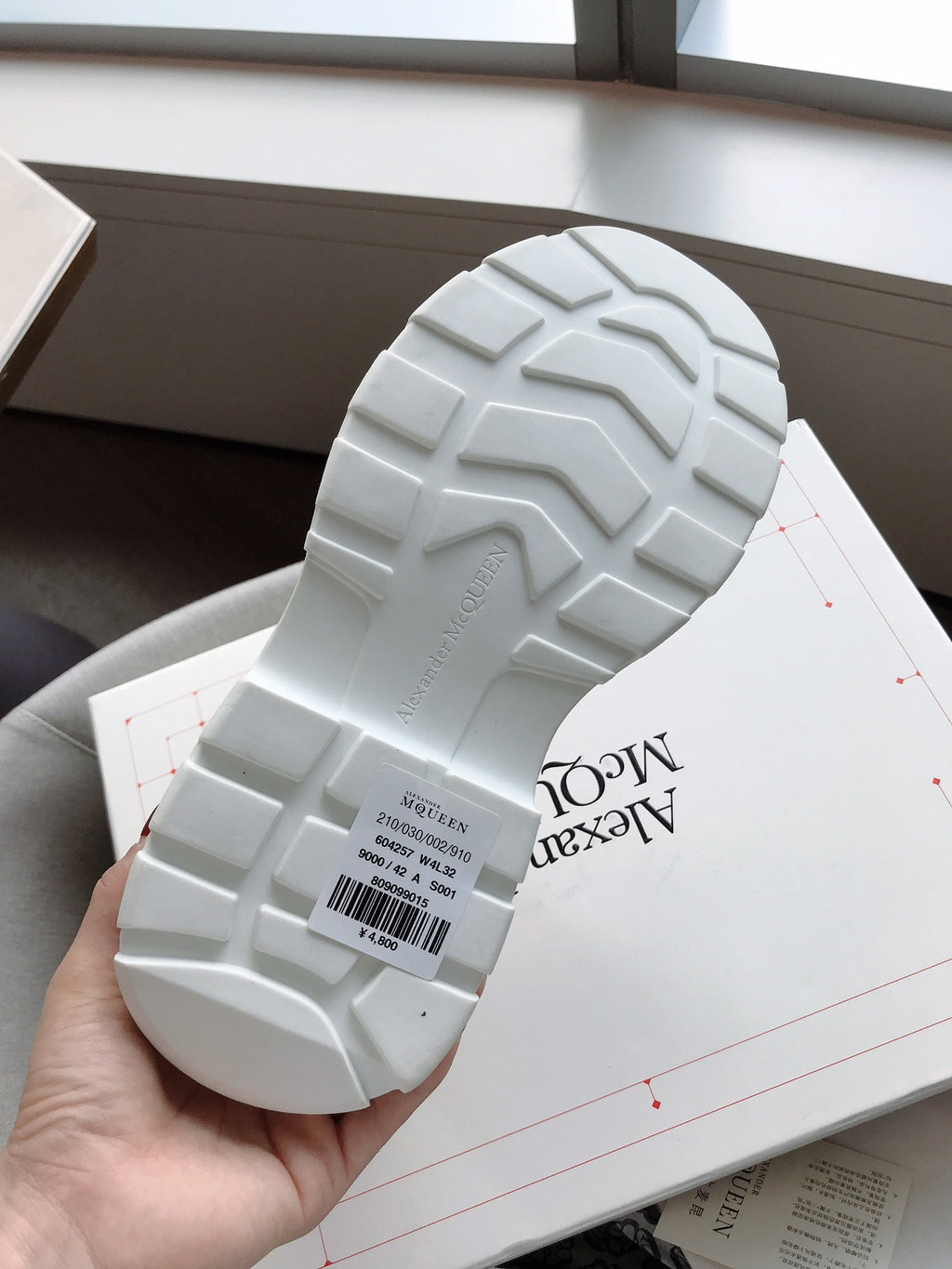 Alexander McQuuen Bot