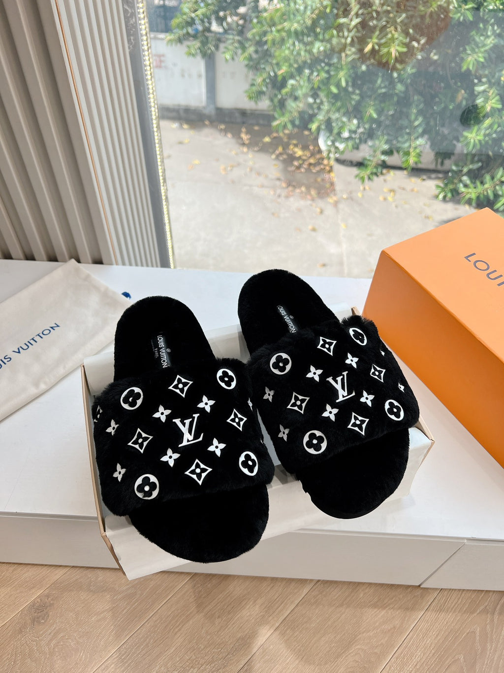 Louis Vuitton Slipper
