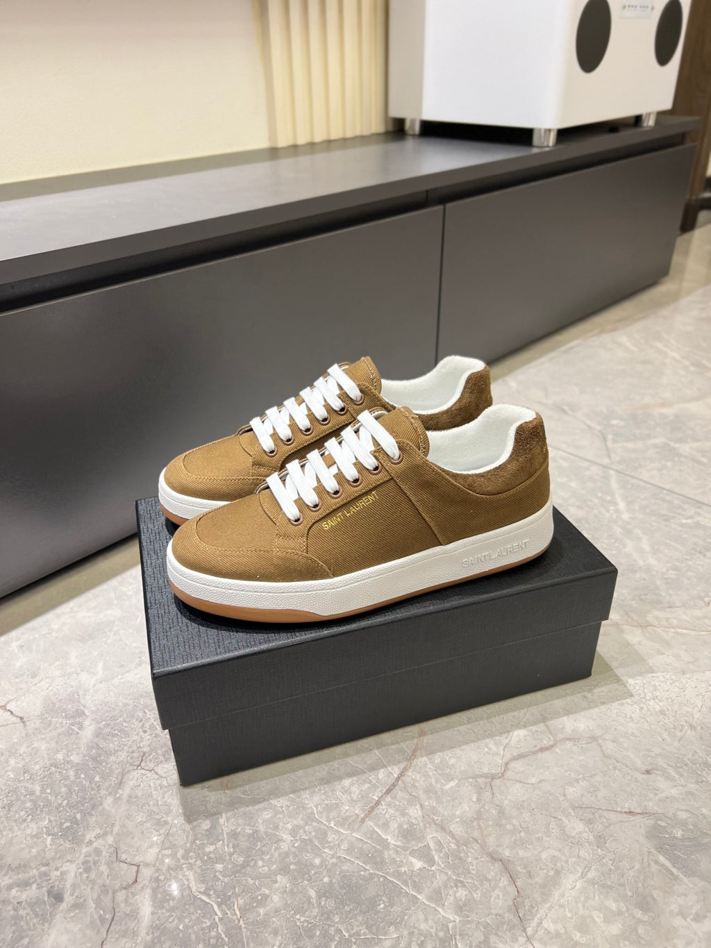 Yves Saint Laurent Sneaker