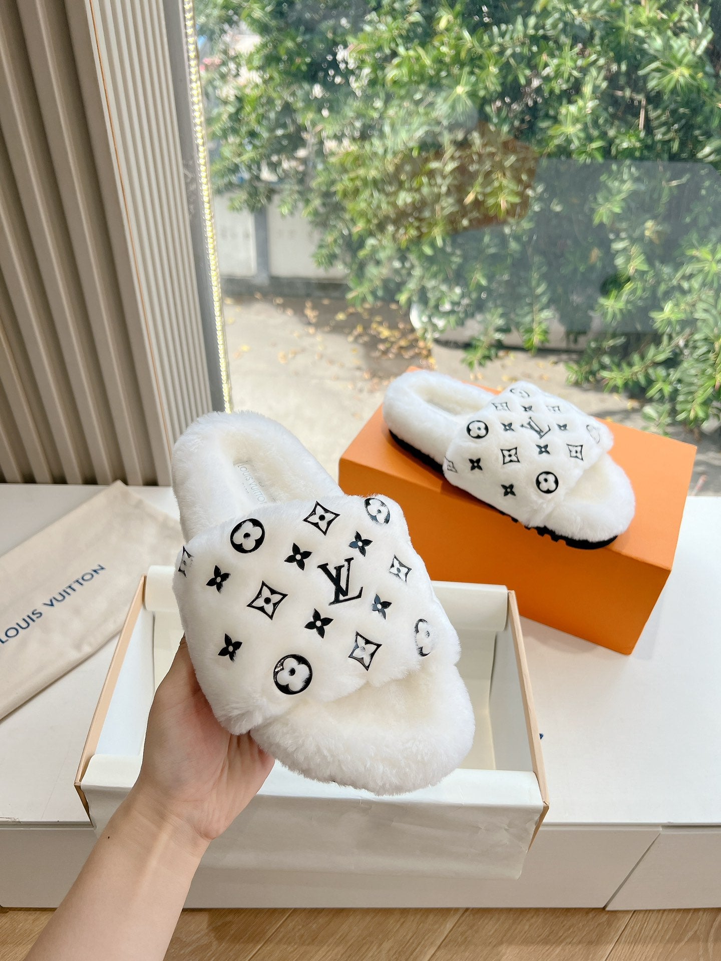 Louis Vuitton Slipper