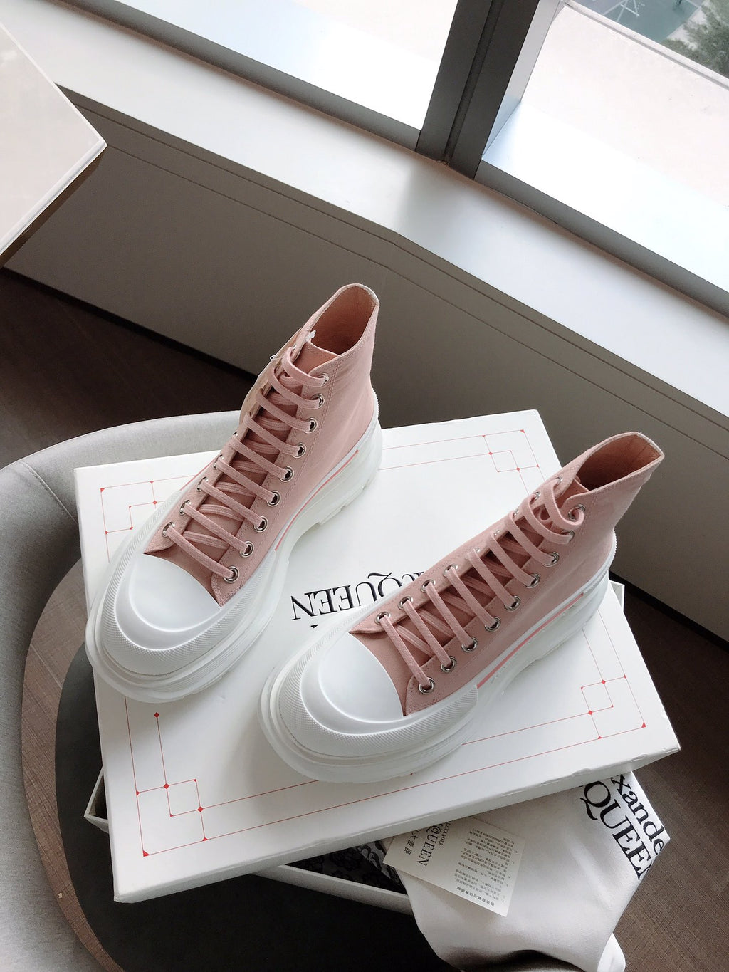 Alexander McQuuen Bot