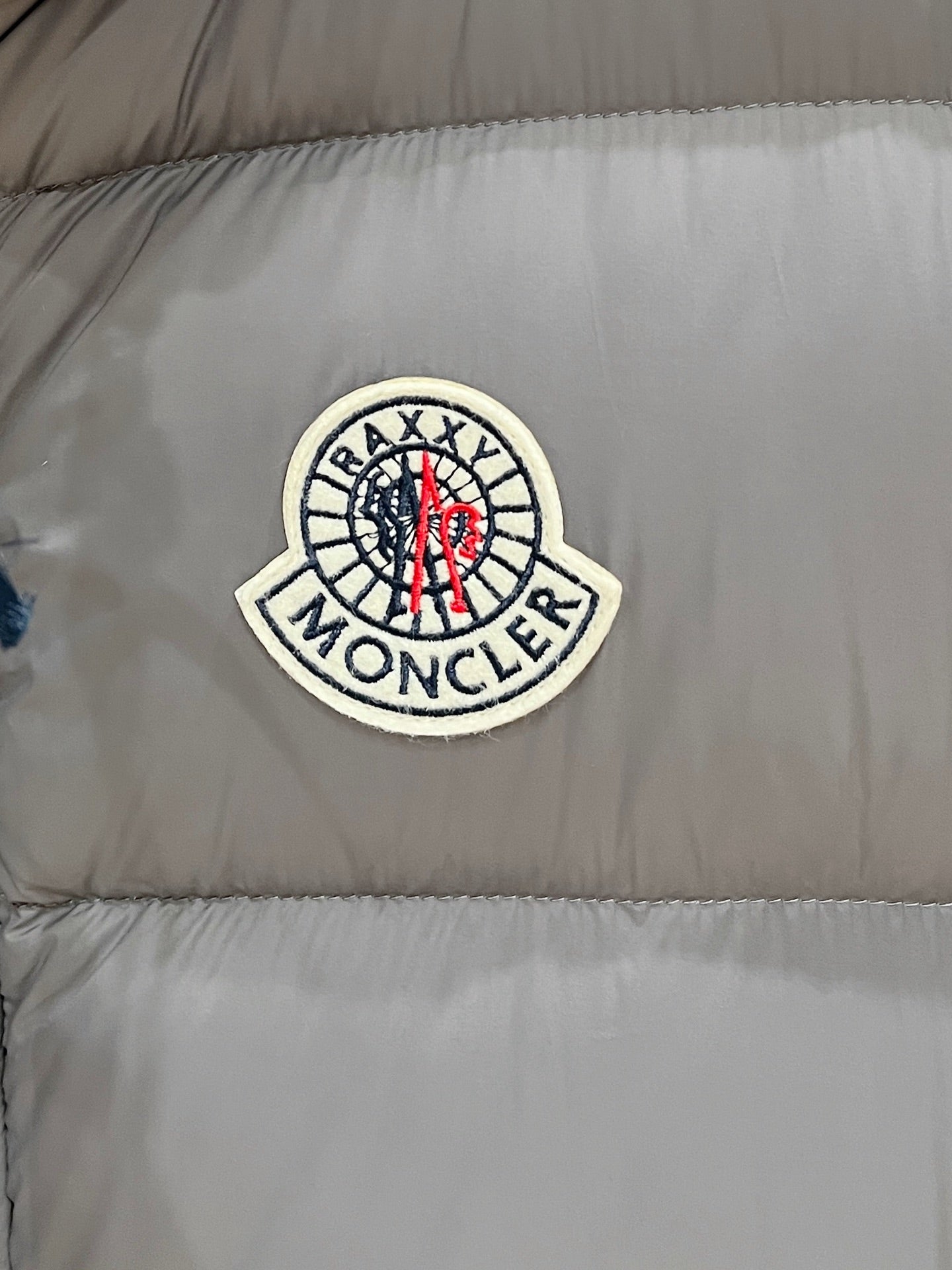 Moncler Yelek