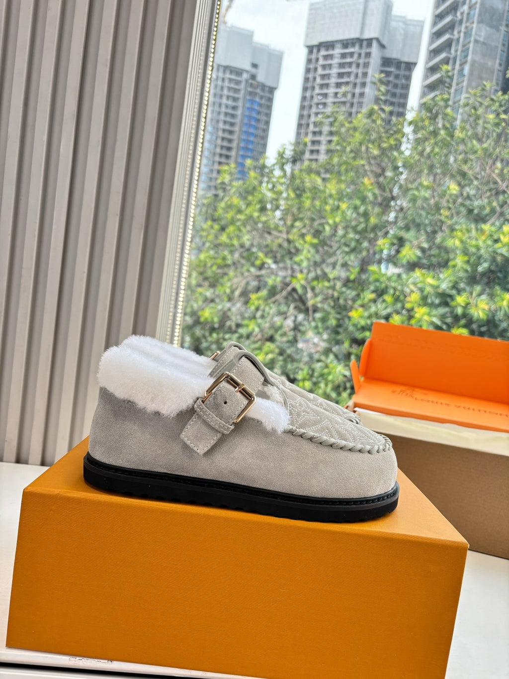 Louis Vuitton Slipper